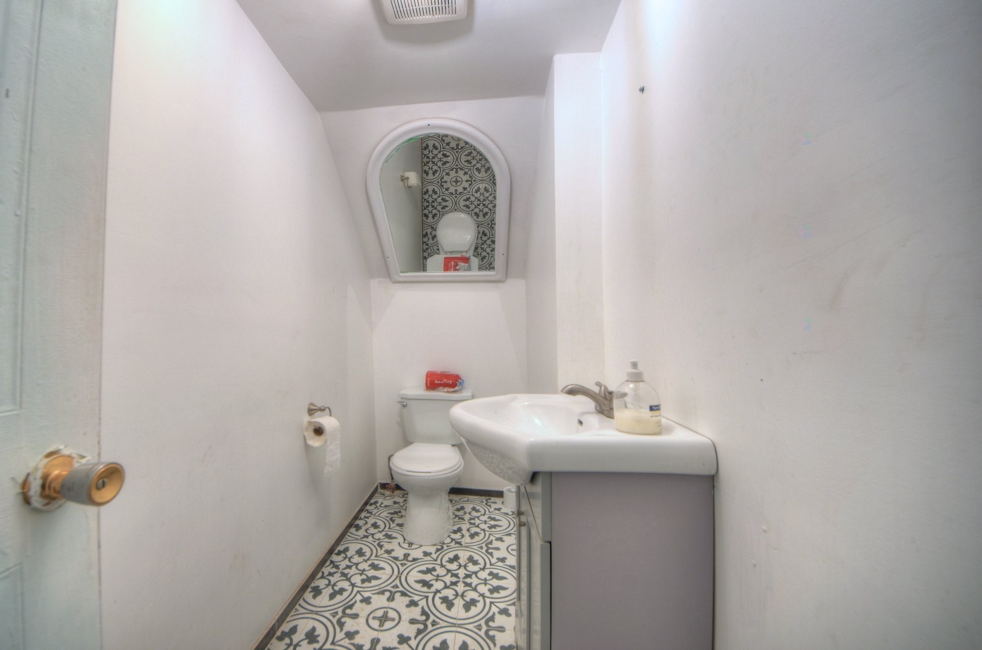 









1460


Rue Atateken

,
Montréal (Ville-Marie),




QC
H2L3L3


