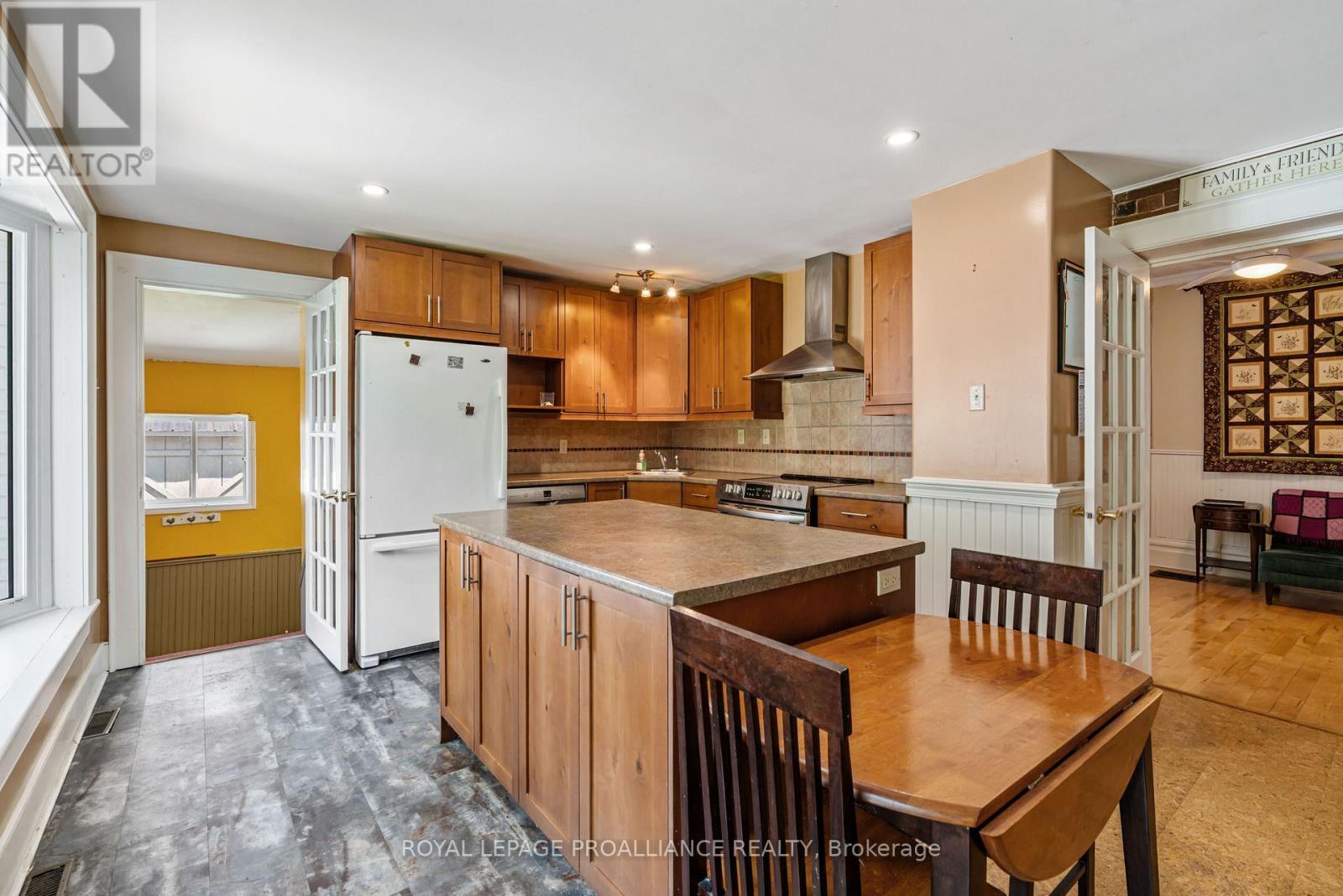 












568 JAMES STREET W

,
Prescott,




Ontario
K0E1T0

