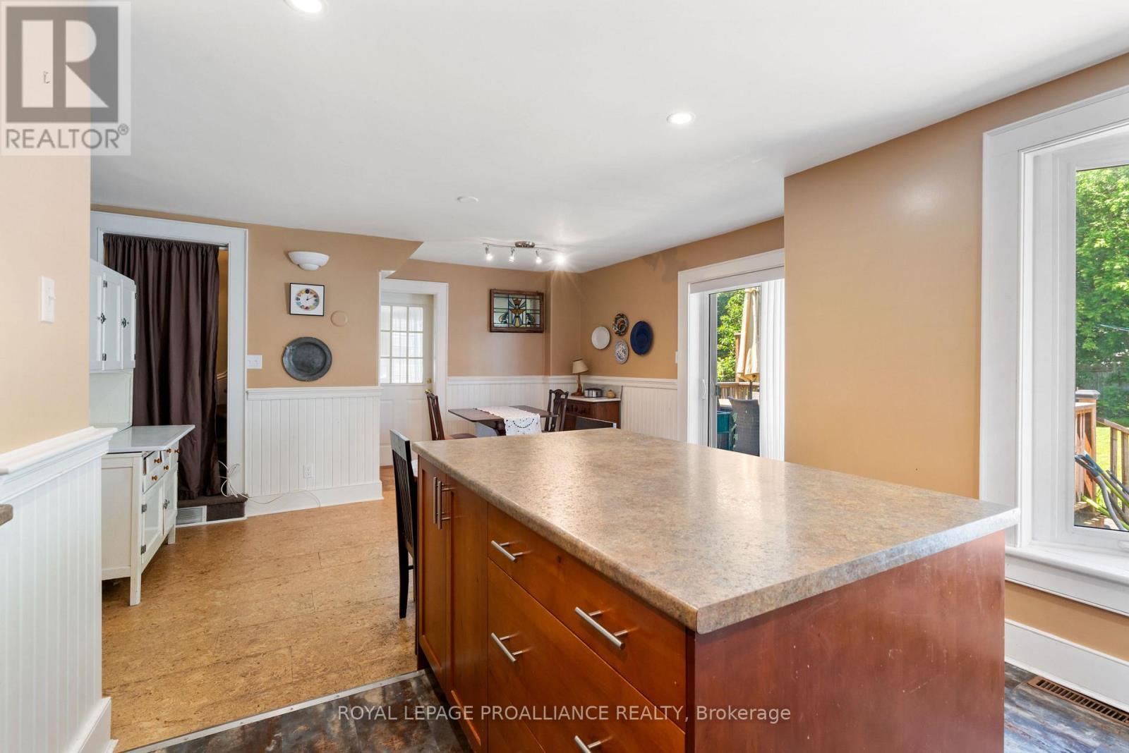












568 JAMES STREET W

,
Prescott,




Ontario
K0E1T0

