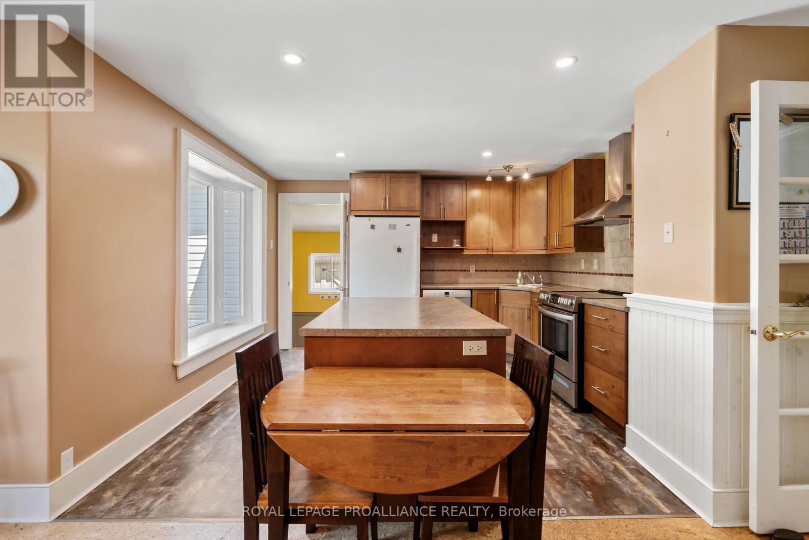 












568 JAMES STREET W

,
Prescott,




Ontario
K0E1T0


