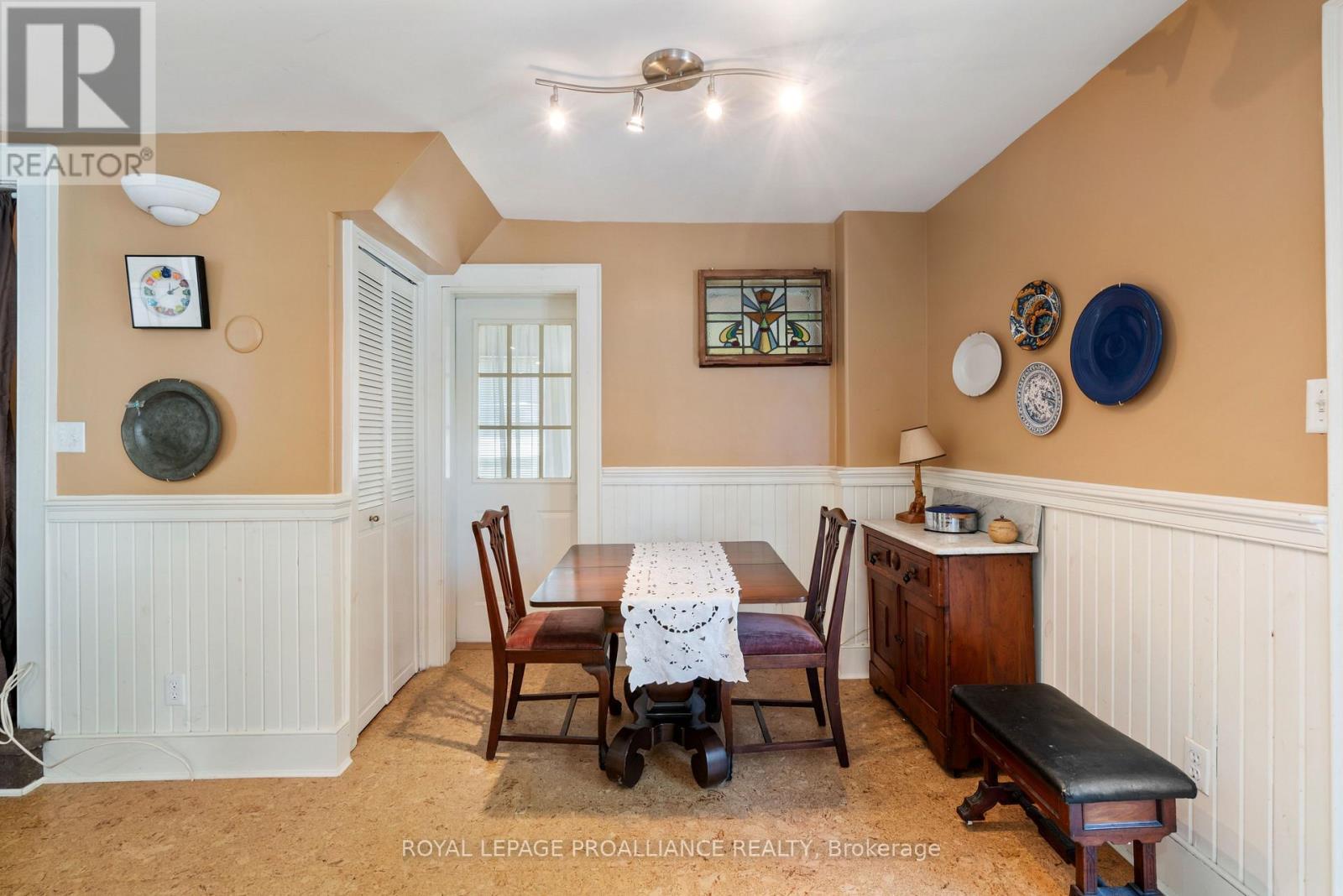 












568 JAMES STREET W

,
Prescott,




Ontario
K0E1T0

