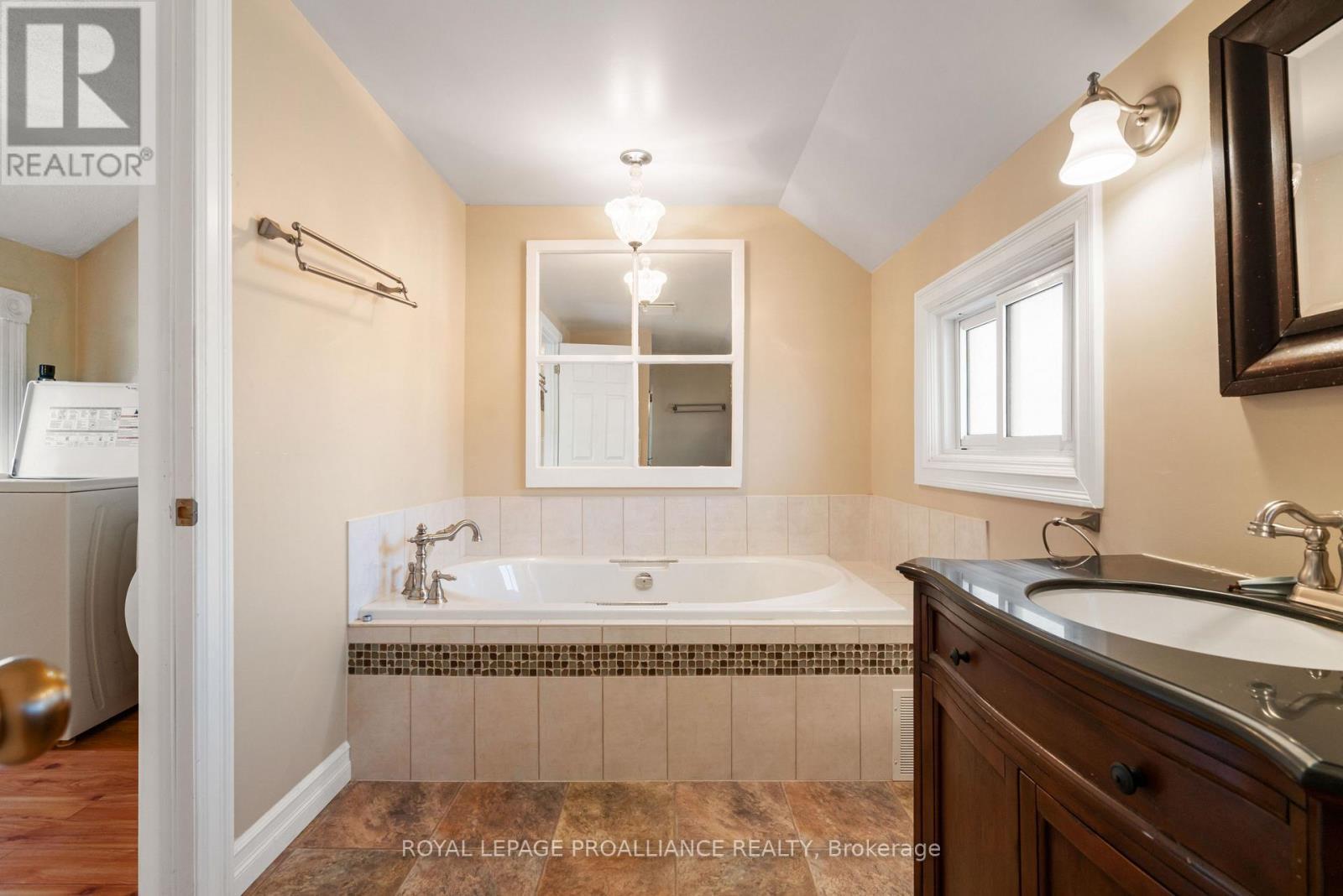












568 JAMES STREET W

,
Prescott,




Ontario
K0E1T0

