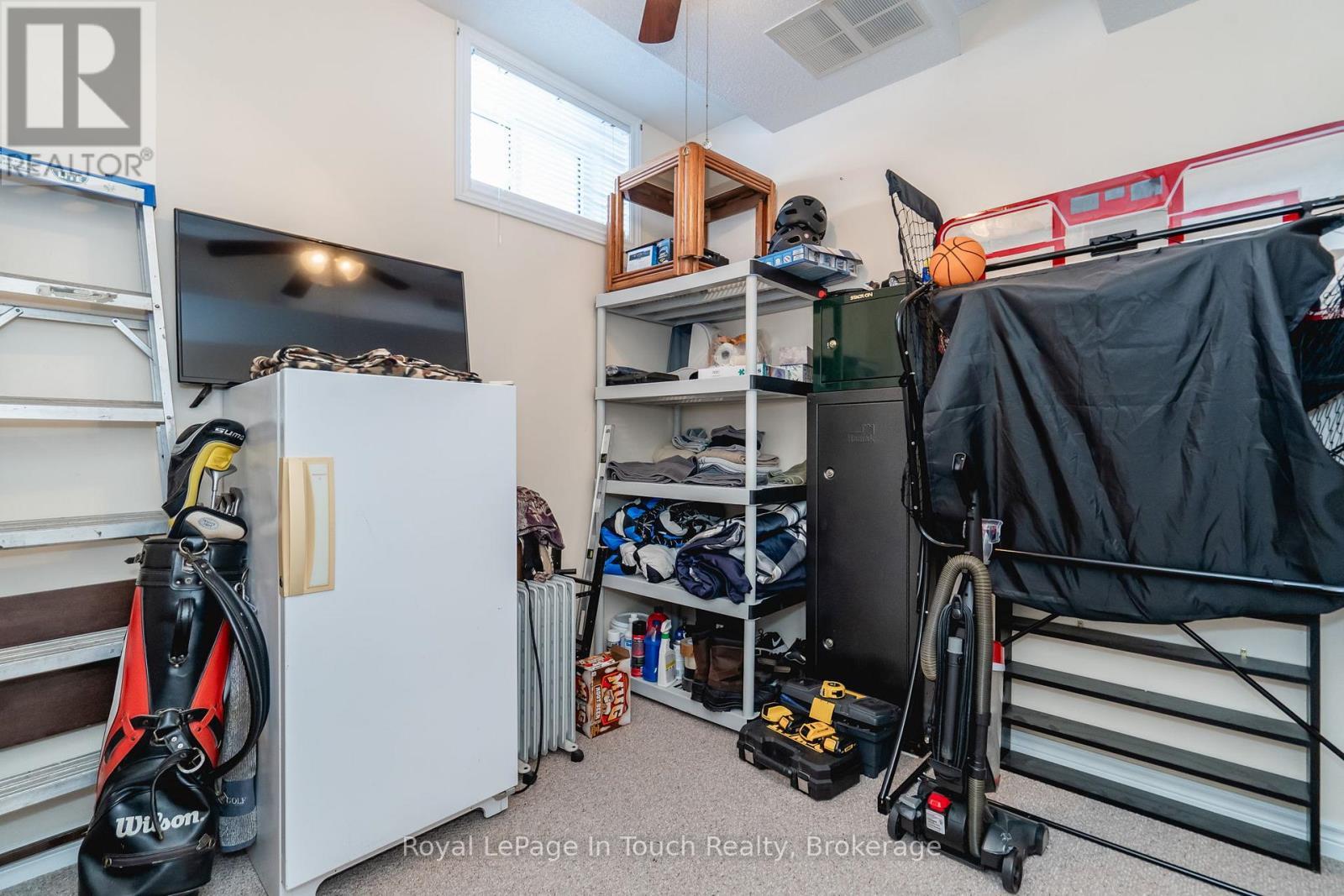 












679 MONTREAL STREET

,
Midland,




Ontario
L4R1G5

