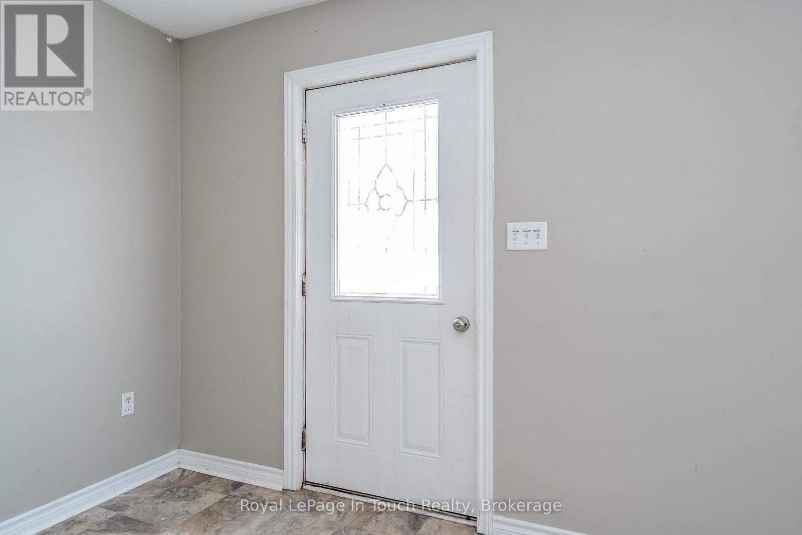 












679 MONTREAL STREET

,
Midland,




Ontario
L4R1G5

