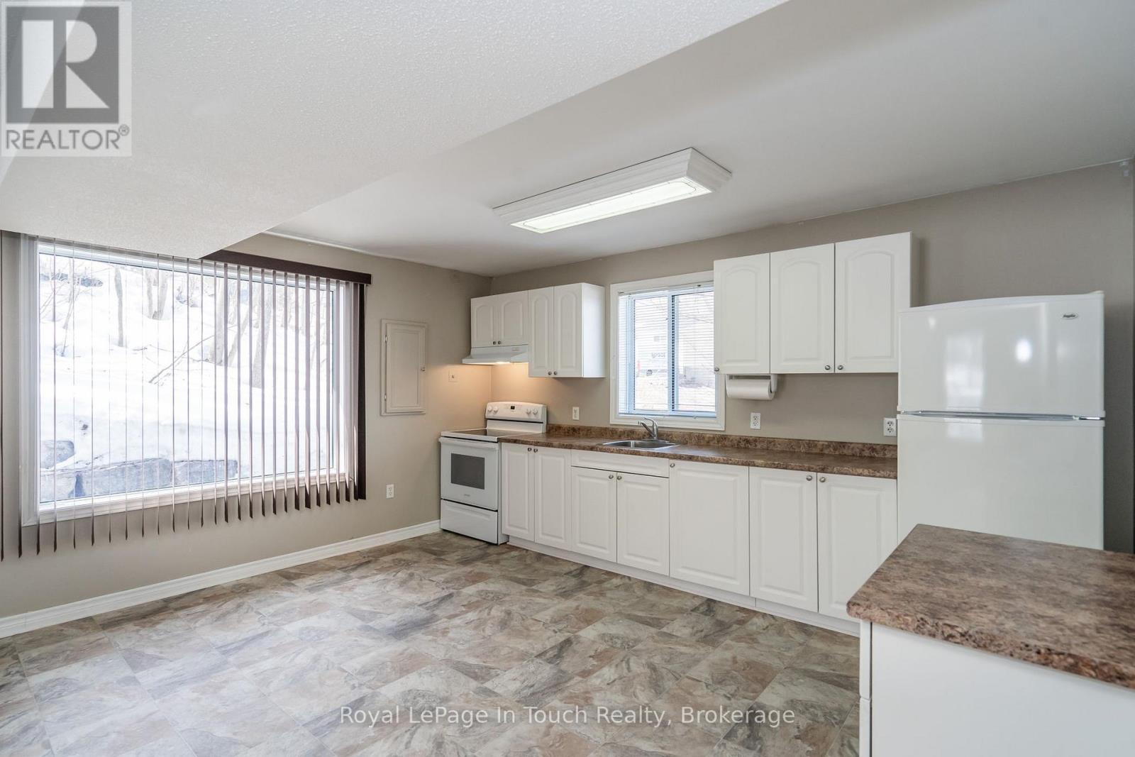 












679 MONTREAL STREET

,
Midland,




Ontario
L4R1G5

