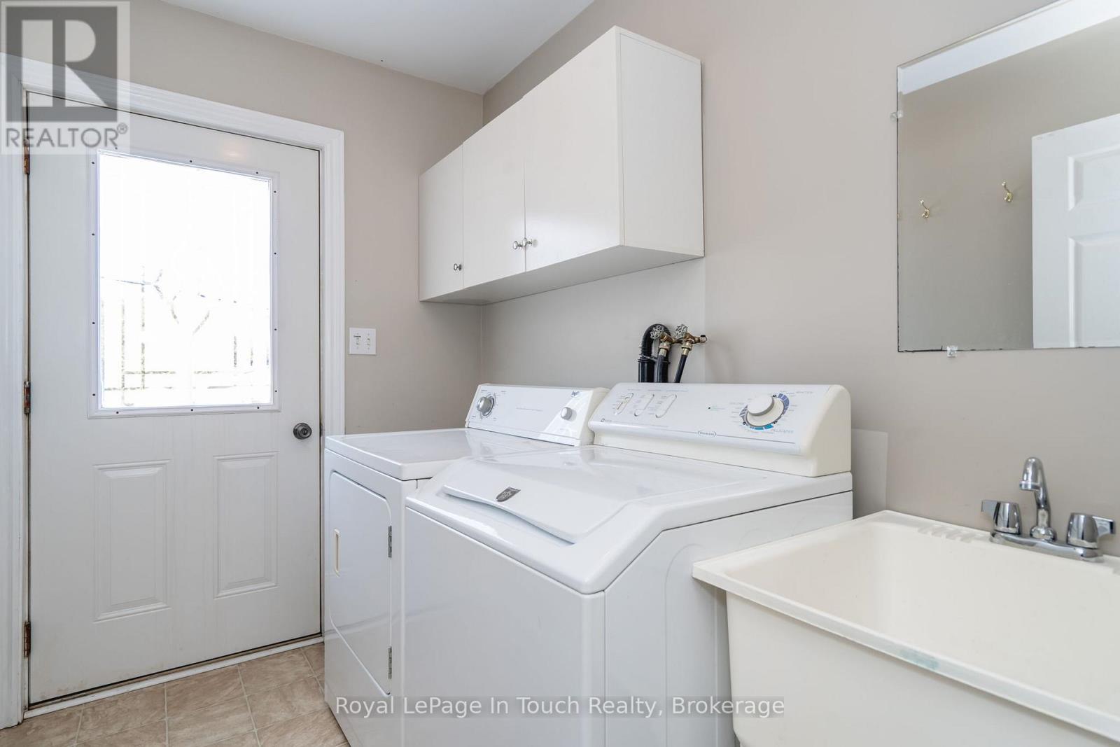 












679 MONTREAL STREET

,
Midland,




Ontario
L4R1G5

