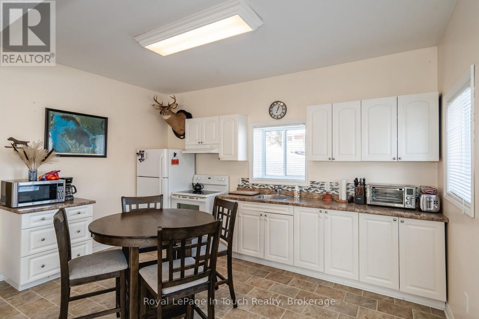 












679 MONTREAL STREET

,
Midland,




Ontario
L4R1G5

