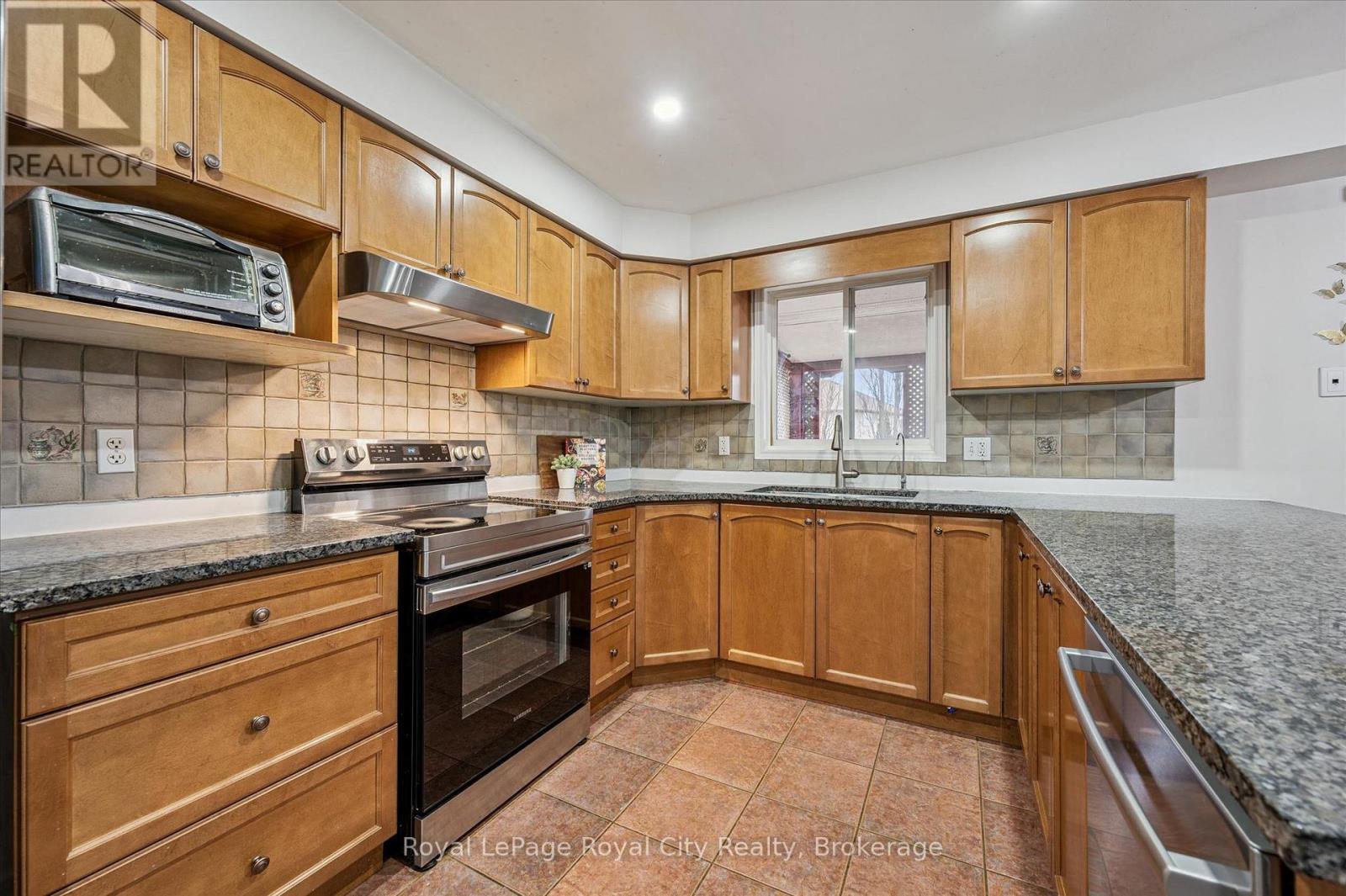 












64 MILSON CRESCENT

,
Guelph (Kortright Hills),




Ontario
N1C1G7

