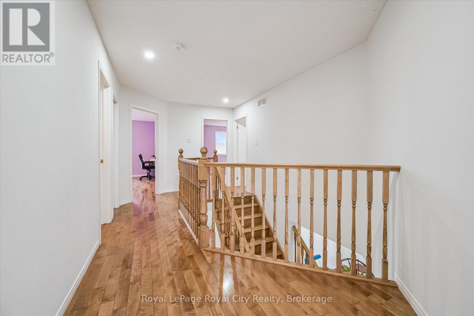 












64 MILSON CRESCENT

,
Guelph (Kortright Hills),




Ontario
N1C1G7

