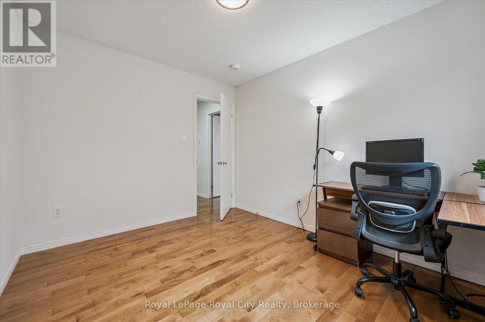 












64 MILSON CRESCENT

,
Guelph (Kortright Hills),




Ontario
N1C1G7

