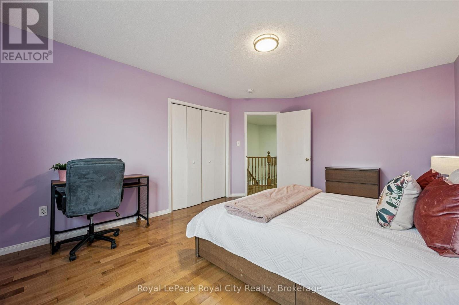 












64 MILSON CRESCENT

,
Guelph (Kortright Hills),




Ontario
N1C1G7

