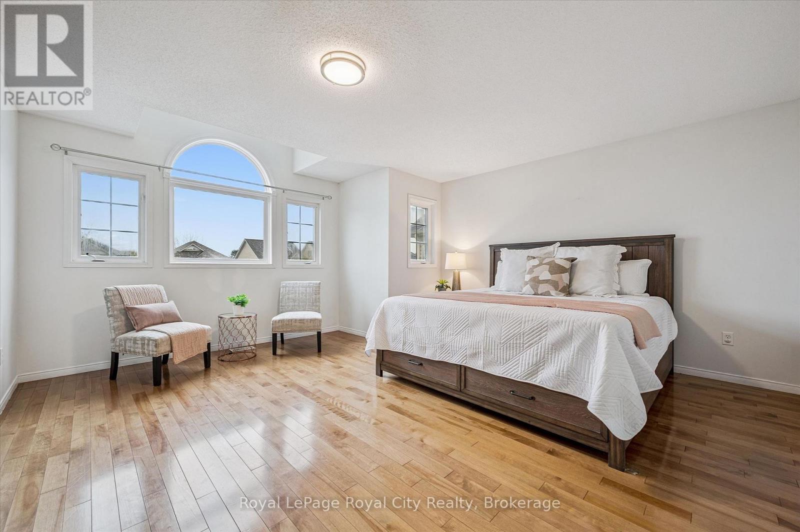 












64 MILSON CRESCENT

,
Guelph (Kortright Hills),




Ontario
N1C1G7

