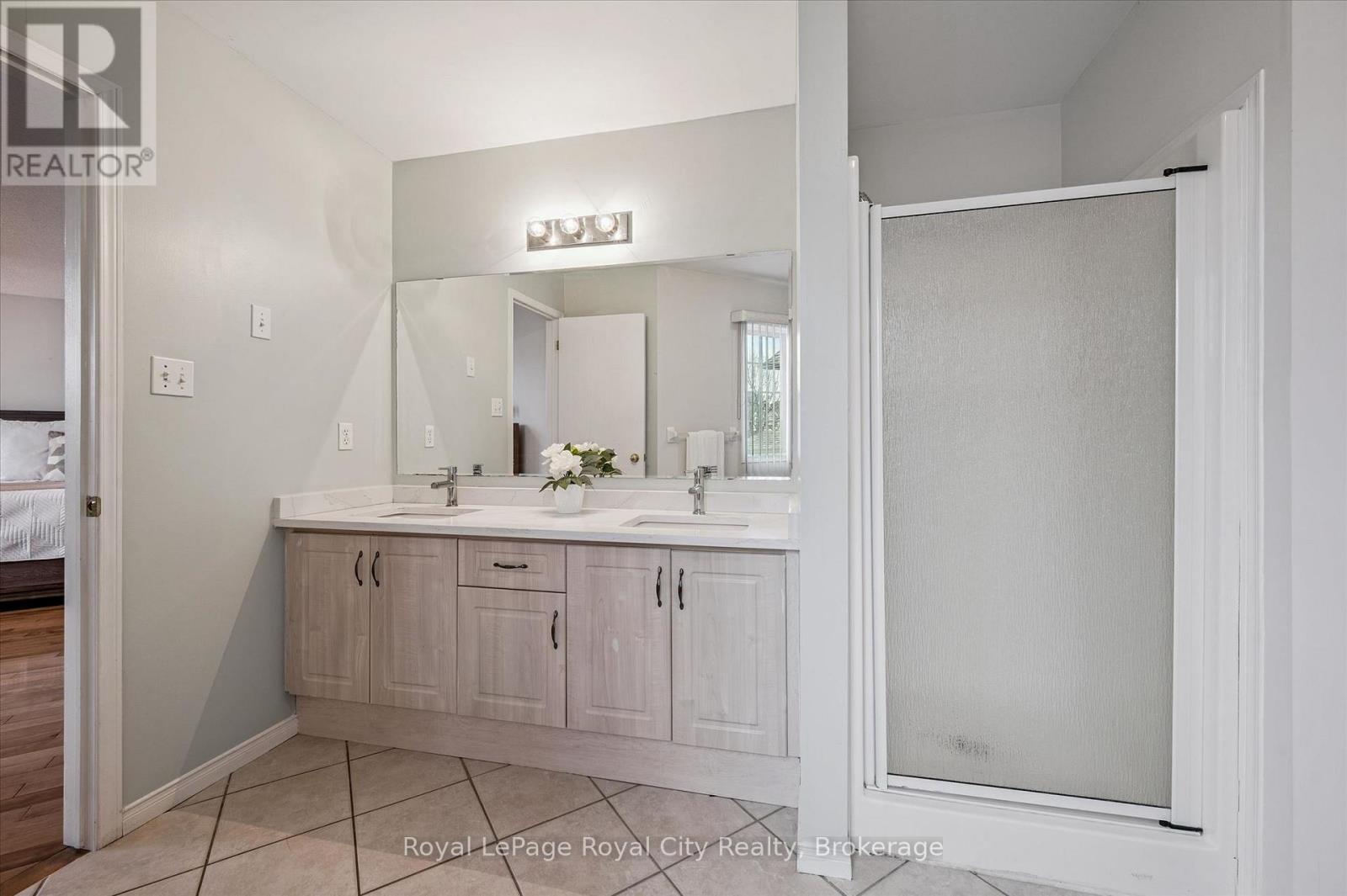 












64 MILSON CRESCENT

,
Guelph (Kortright Hills),




Ontario
N1C1G7

