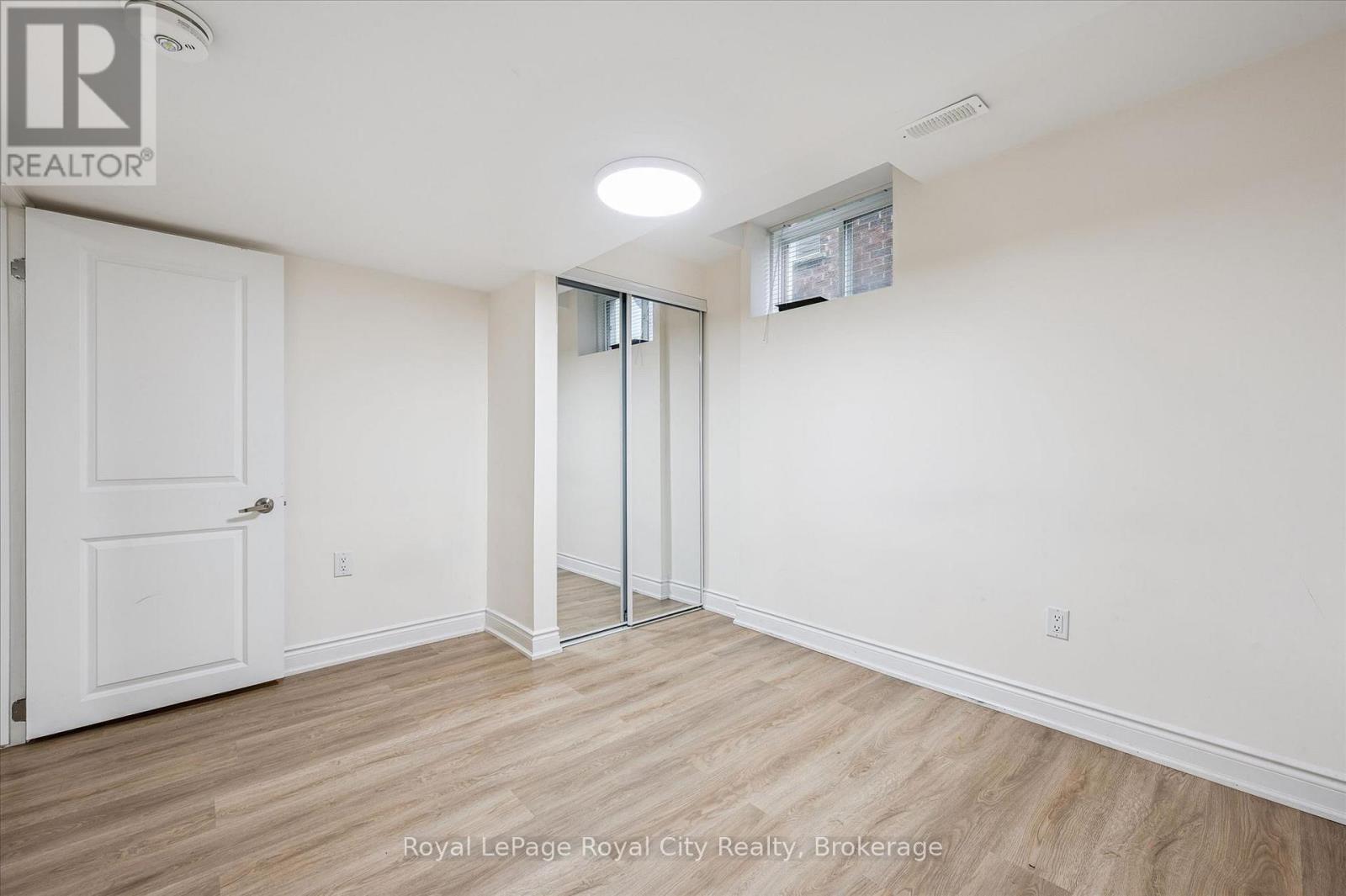 












64 MILSON CRESCENT

,
Guelph (Kortright Hills),




Ontario
N1C1G7

