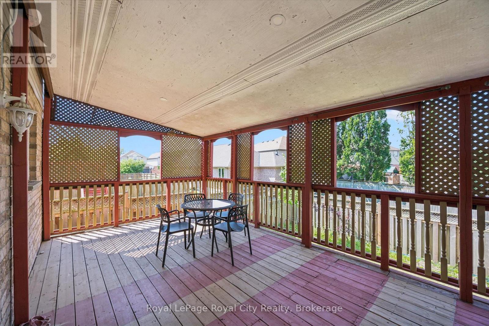 












64 MILSON CRESCENT

,
Guelph (Kortright Hills),




Ontario
N1C1G7

