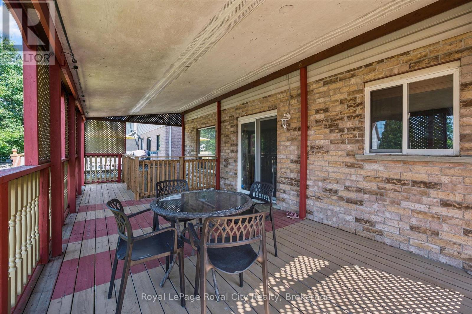 












64 MILSON CRESCENT

,
Guelph (Kortright Hills),




Ontario
N1C1G7


