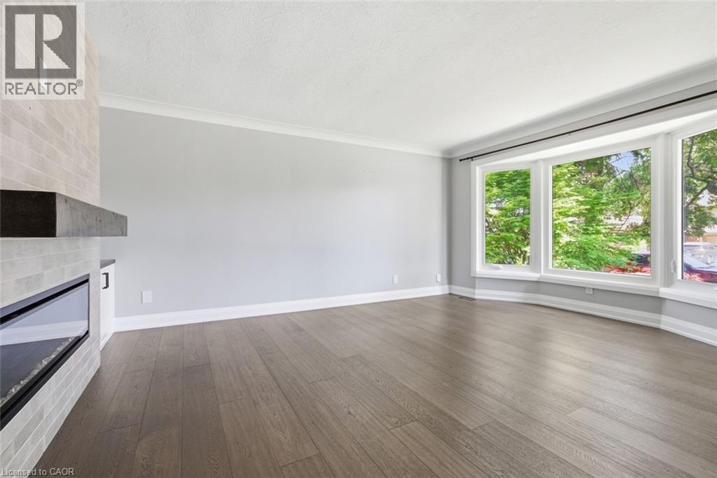 












94 DORCHESTER Drive

,
Grimsby,




Ontario
L3M1A8

