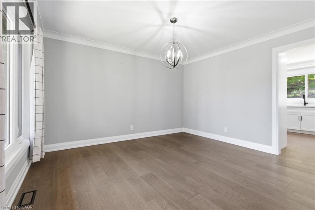 












94 DORCHESTER Drive

,
Grimsby,




Ontario
L3M1A8

