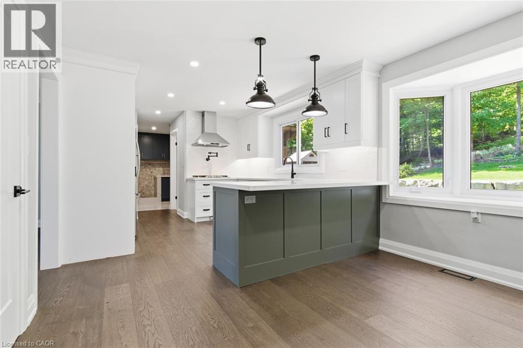 












94 DORCHESTER Drive

,
Grimsby,




Ontario
L3M1A8

