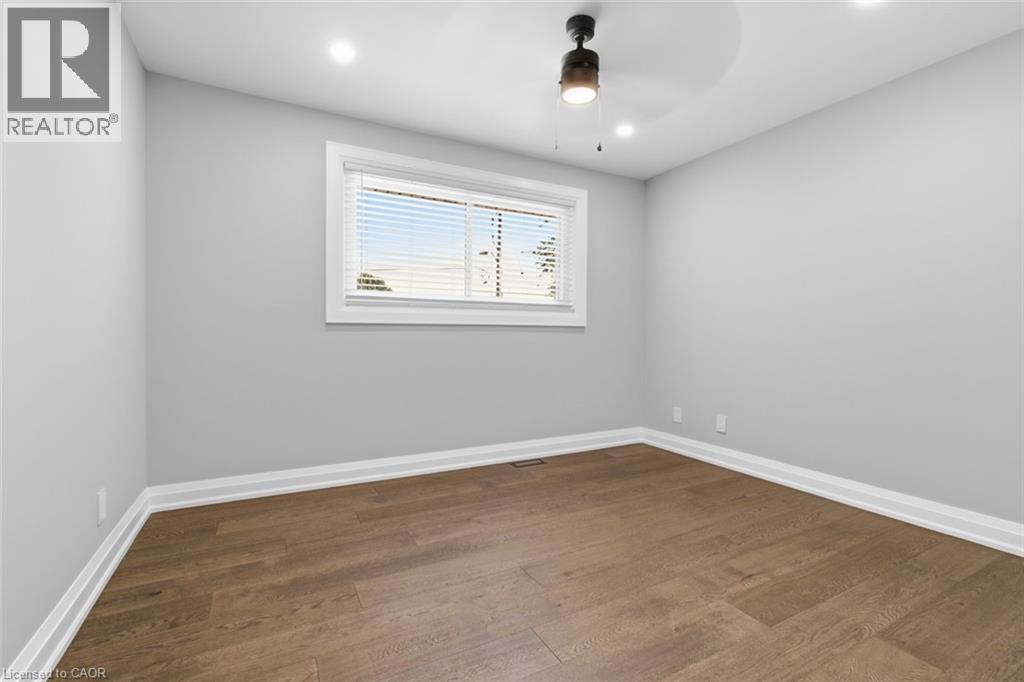 












94 DORCHESTER Drive

,
Grimsby,




Ontario
L3M1A8

