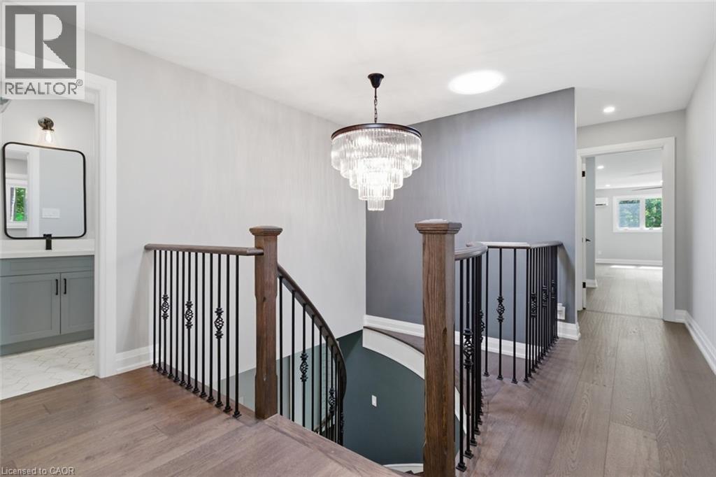 












94 DORCHESTER Drive

,
Grimsby,




Ontario
L3M1A8

