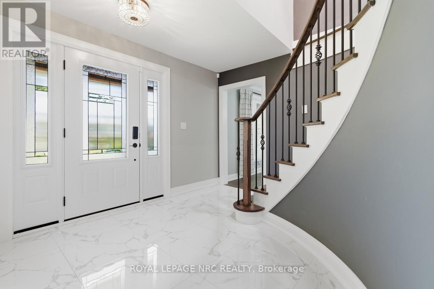 












94 DORCHESTER DRIVE

,
Grimsby,




Ontario
L3M1A8

