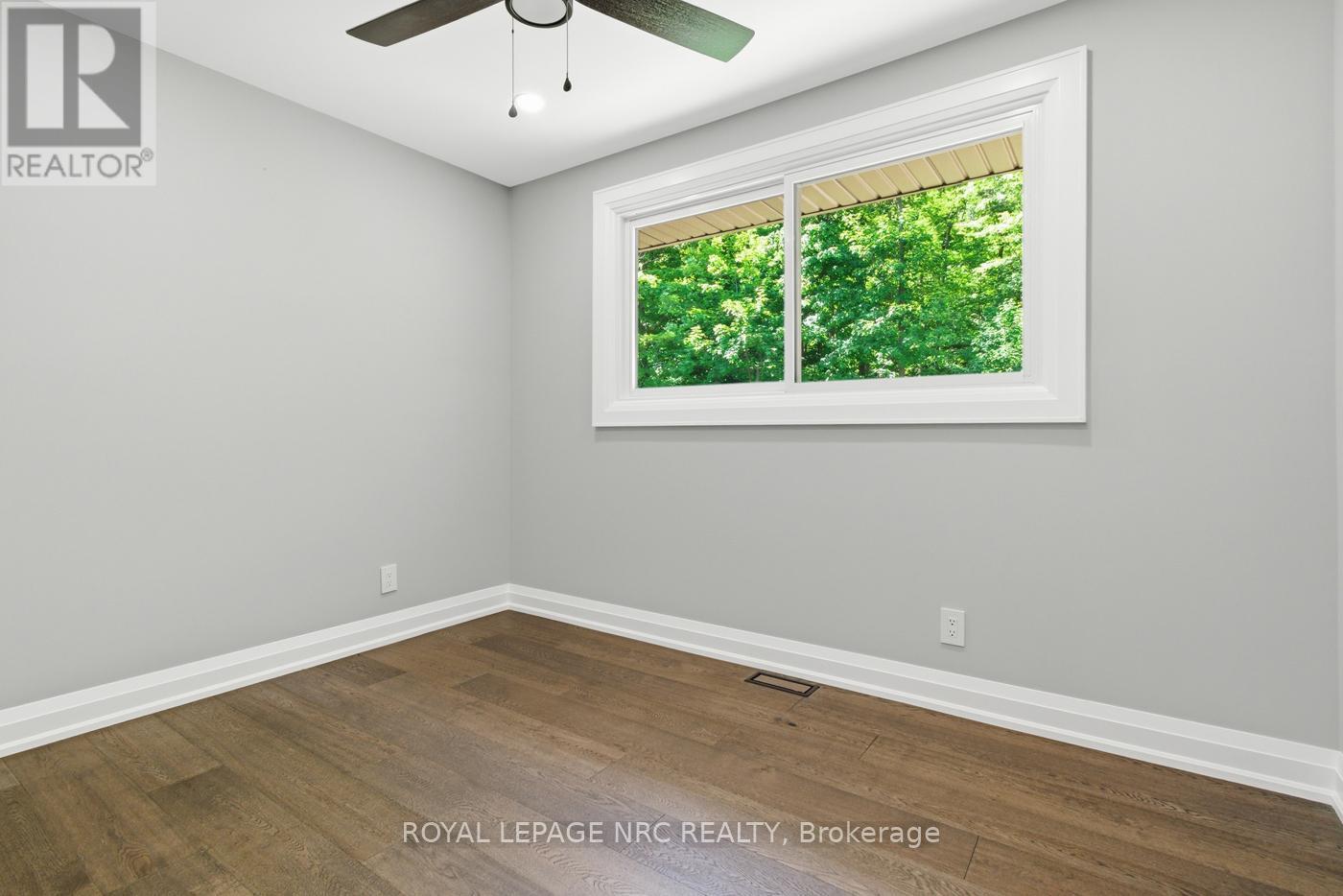 












94 DORCHESTER DRIVE

,
Grimsby,




Ontario
L3M1A8

