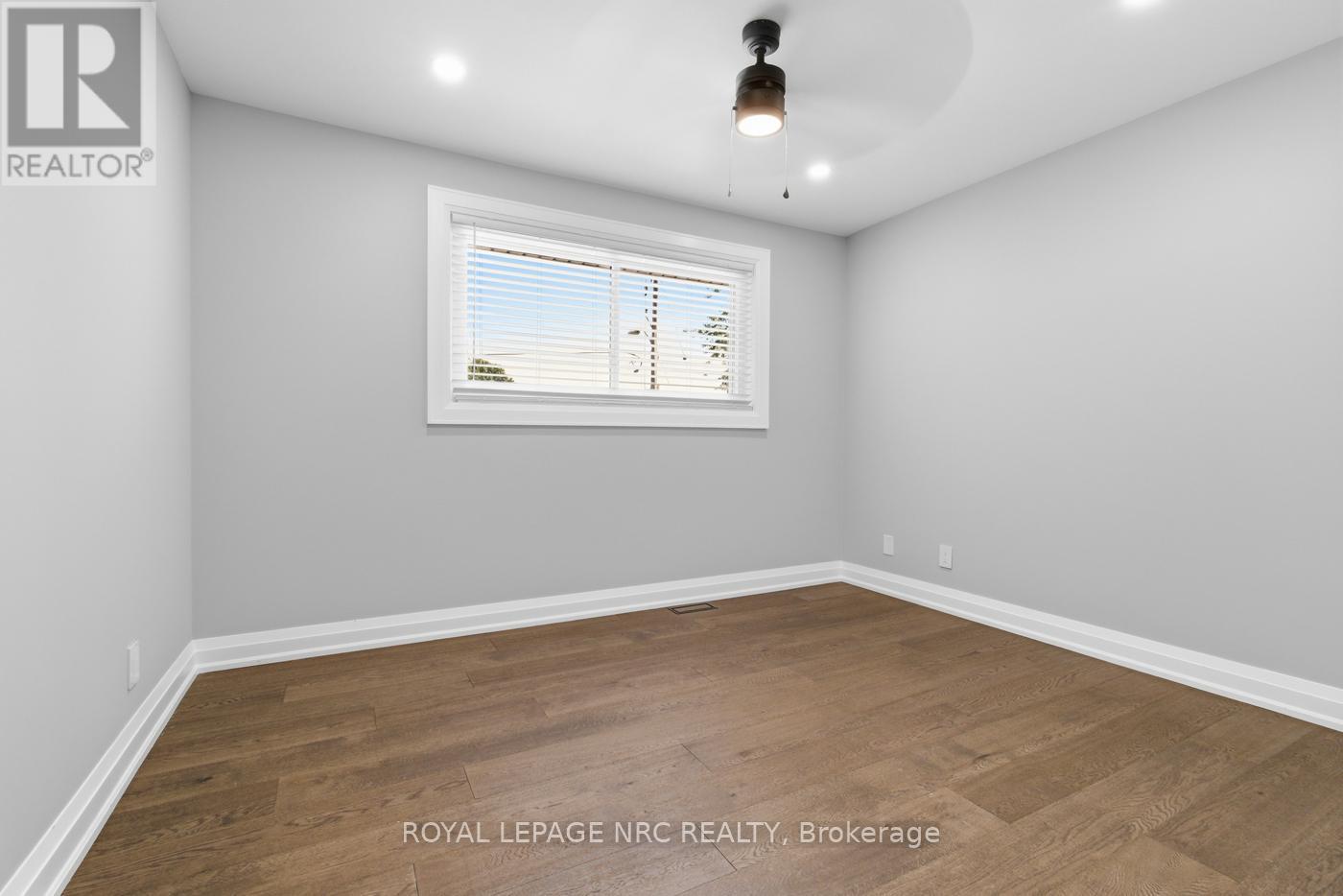 












94 DORCHESTER DRIVE

,
Grimsby,




Ontario
L3M1A8

