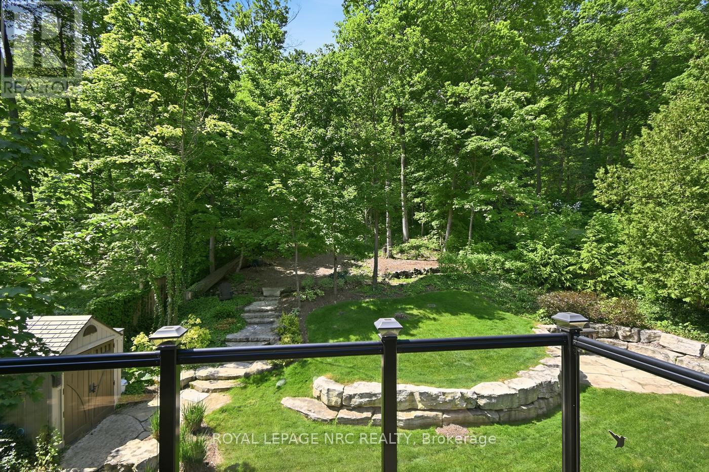 












94 DORCHESTER DRIVE

,
Grimsby,




Ontario
L3M1A8

