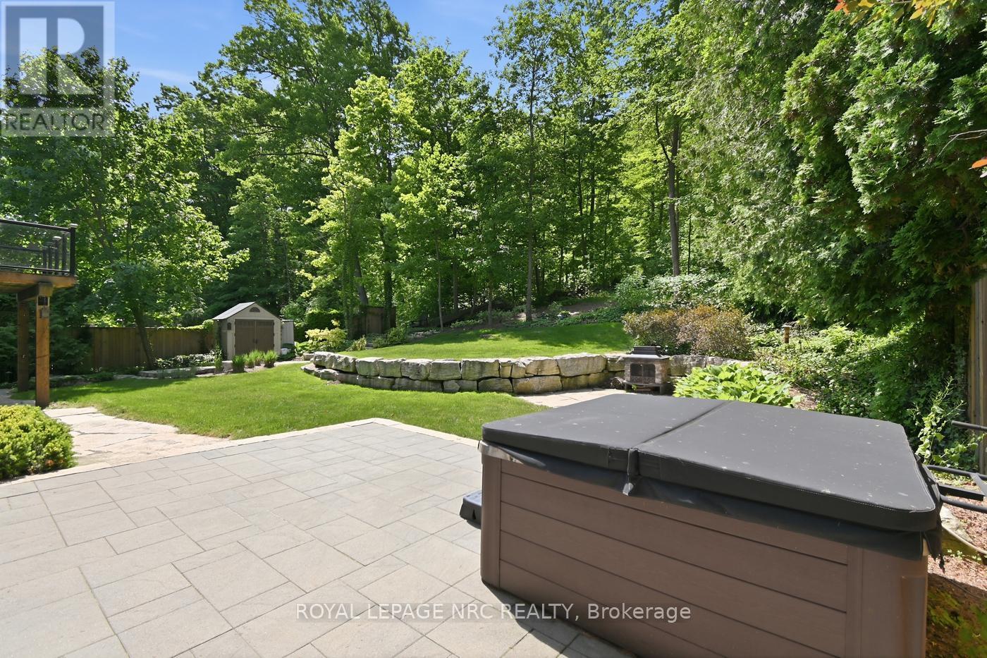 












94 DORCHESTER DRIVE

,
Grimsby,




Ontario
L3M1A8

