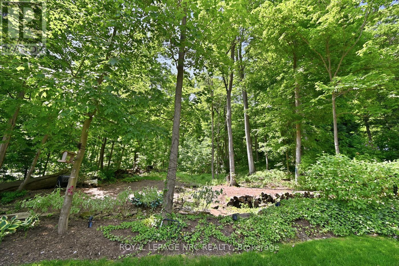 












94 DORCHESTER DRIVE

,
Grimsby,




Ontario
L3M1A8

