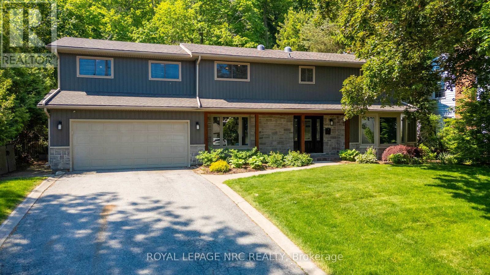 












94 DORCHESTER DRIVE

,
Grimsby,




Ontario
L3M1A8

