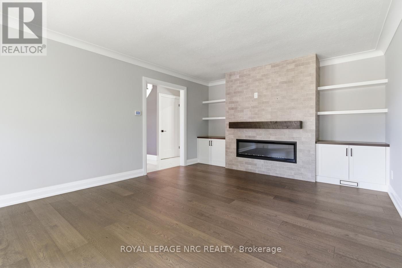 












94 DORCHESTER DRIVE

,
Grimsby,




Ontario
L3M1A8

