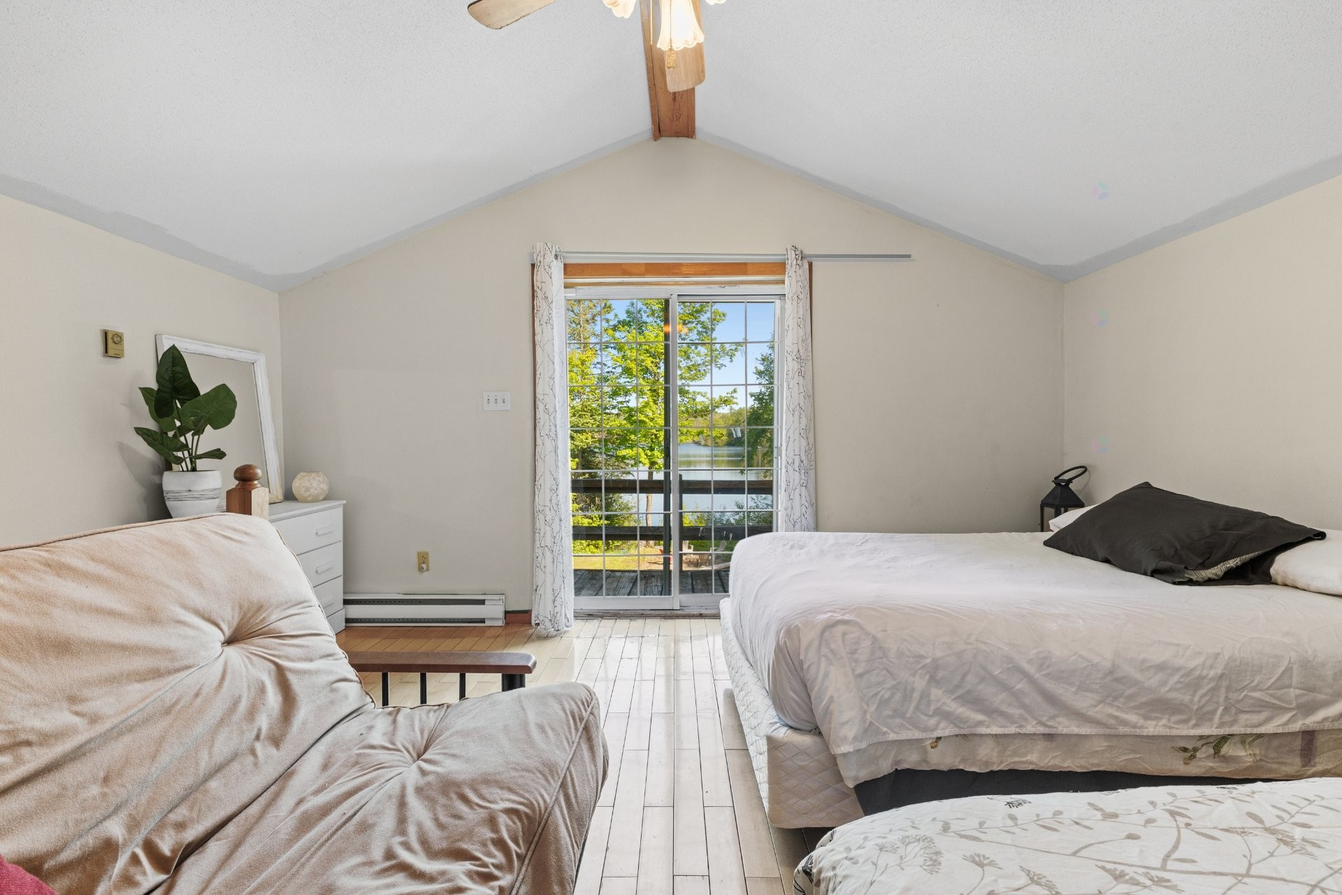 









105


Ch. du Lac-Chauncey

,
Mulgrave-et-Derry,




QC
J8L2W9


