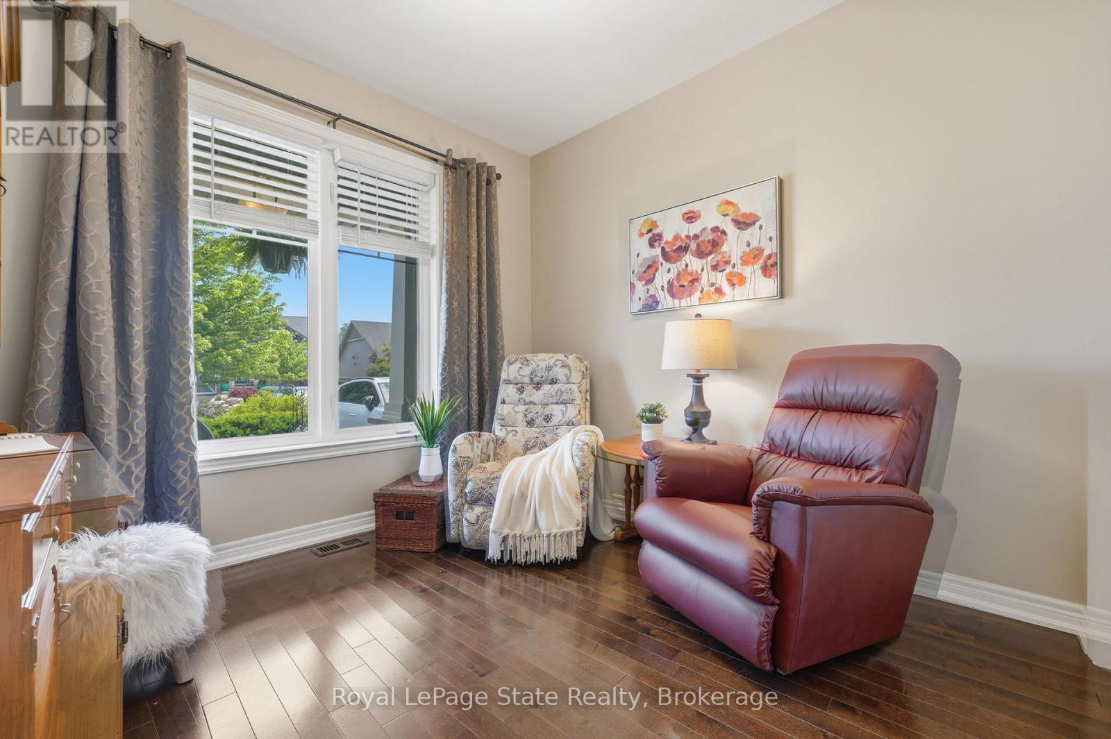












6 MANORWOOD DRIVE

,
West Lincoln (Smithville),




Ontario
L0R2A0

