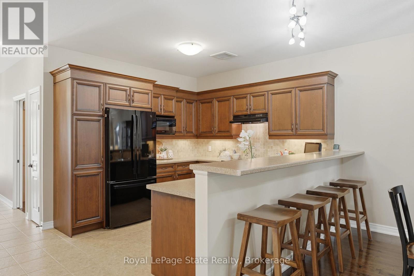 












6 MANORWOOD DRIVE

,
West Lincoln (Smithville),




Ontario
L0R2A0

