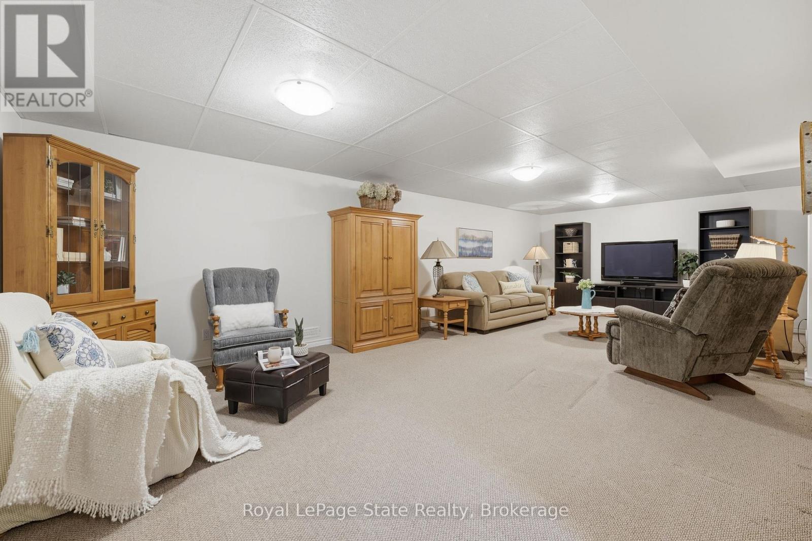 












6 MANORWOOD DRIVE

,
West Lincoln (Smithville),




Ontario
L0R2A0

