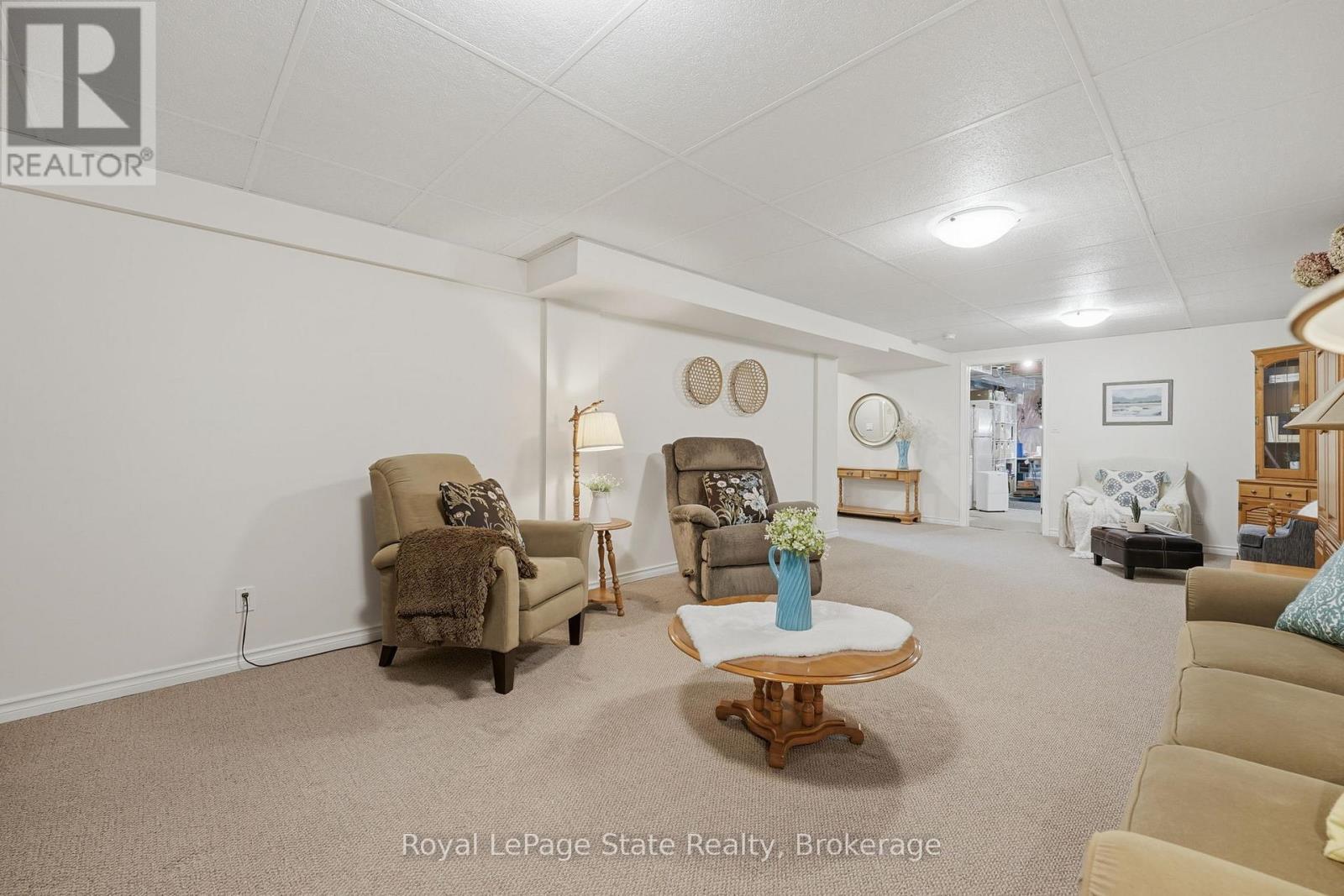 












6 MANORWOOD DRIVE

,
West Lincoln (Smithville),




Ontario
L0R2A0

