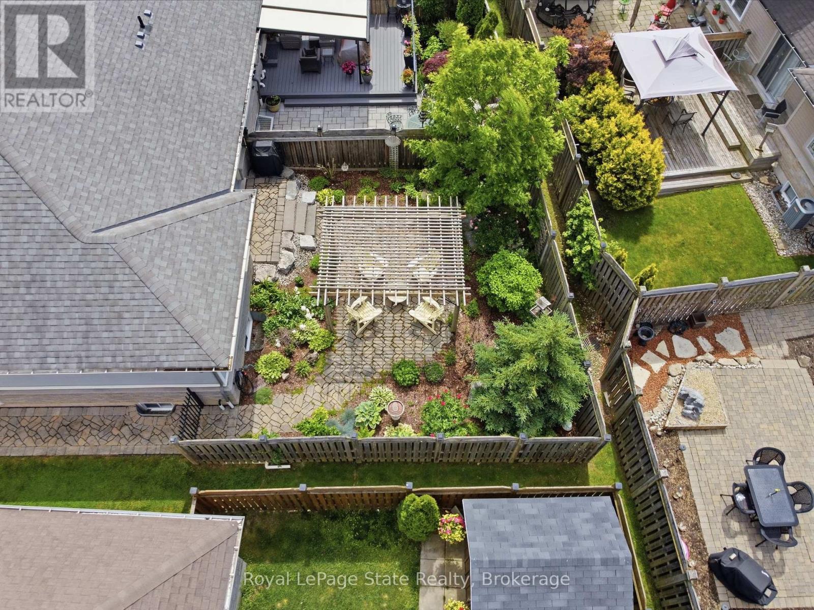 












6 MANORWOOD DRIVE

,
West Lincoln (Smithville),




Ontario
L0R2A0

