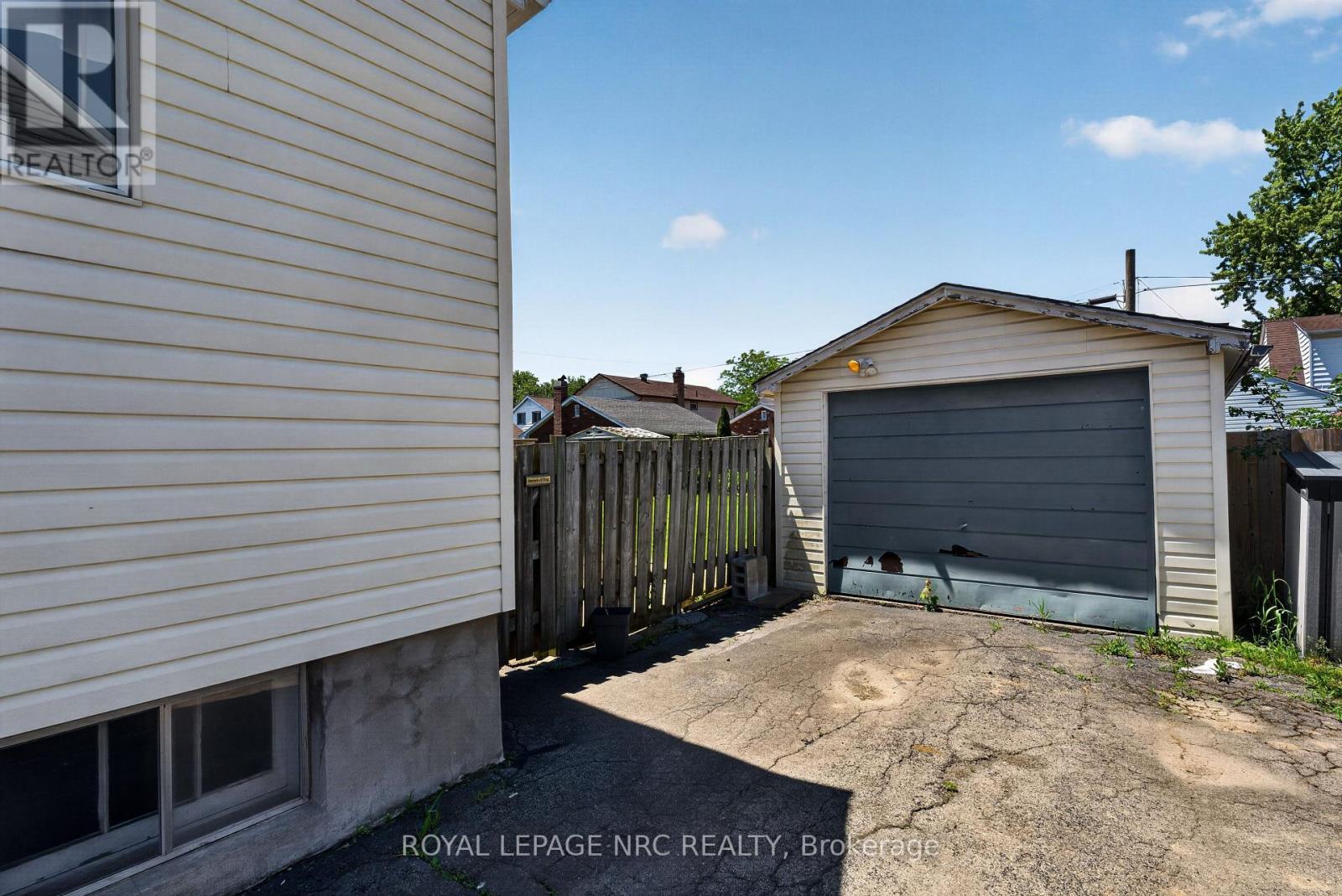 












71 SCHOLFIELD AVENUE S

,
Welland,




Ontario
L3B1N4

