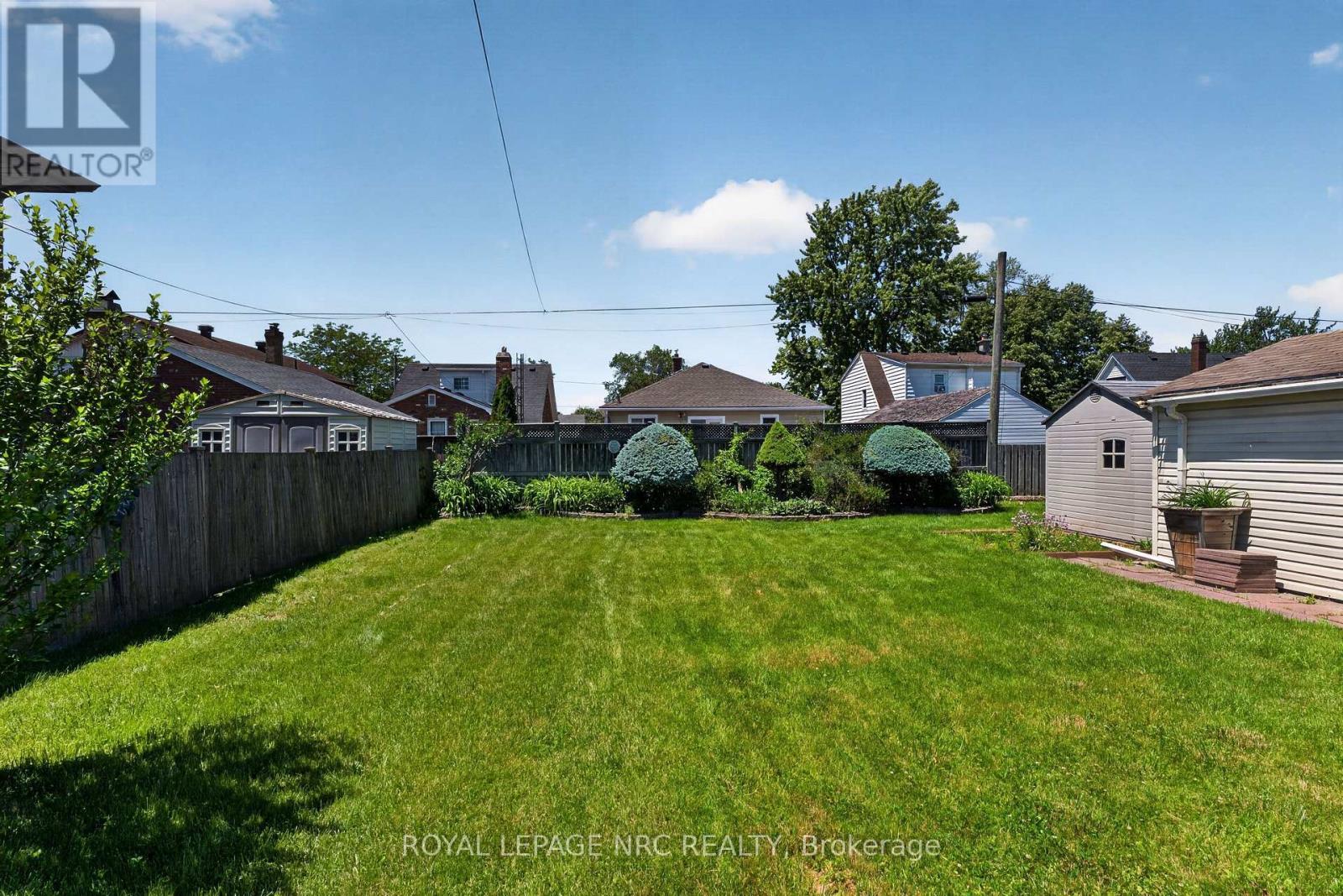 












71 SCHOLFIELD AVENUE S

,
Welland,




Ontario
L3B1N4

