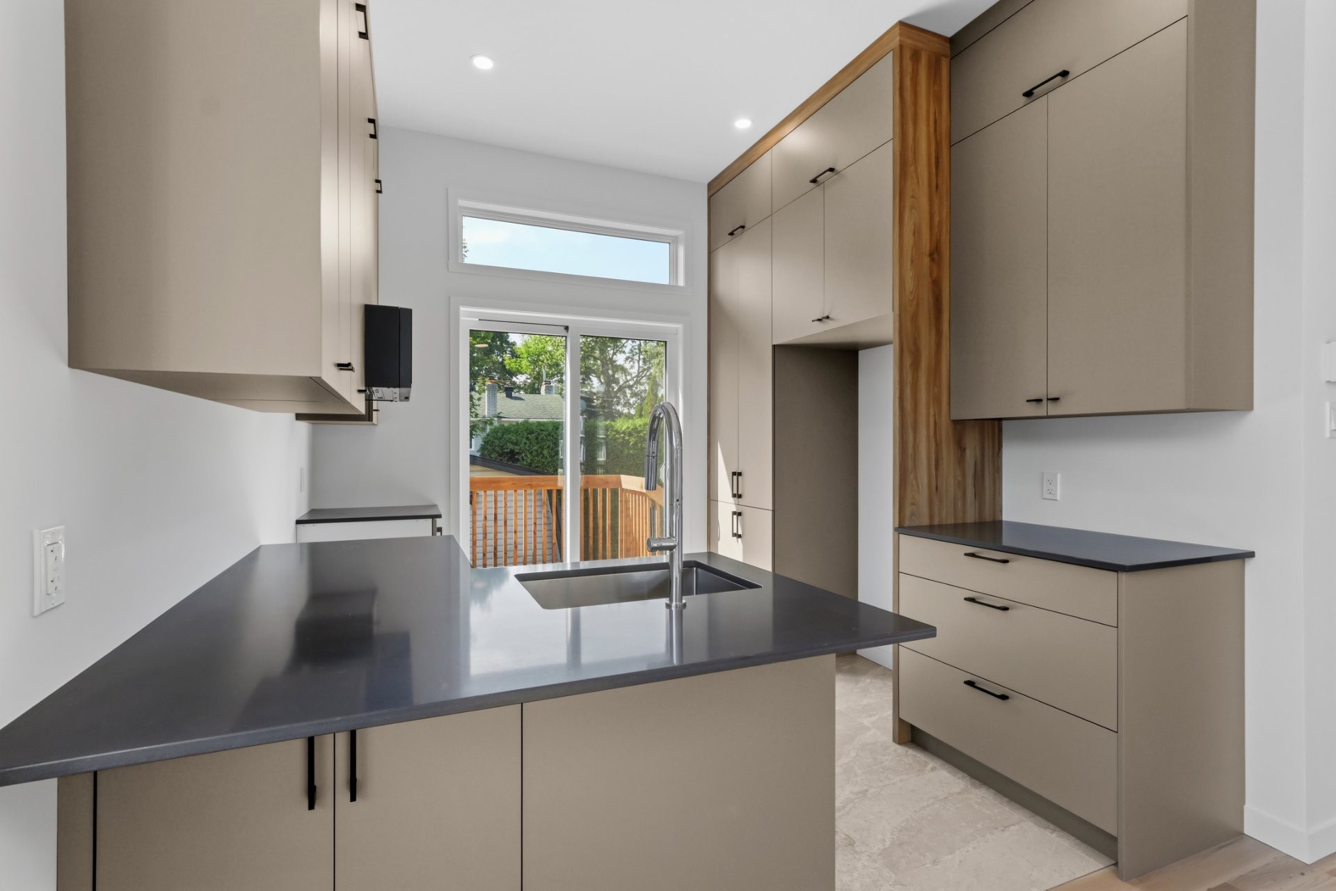 









8


Rue Tougas

,
Châteauguay,




QC
J6J2Z4

