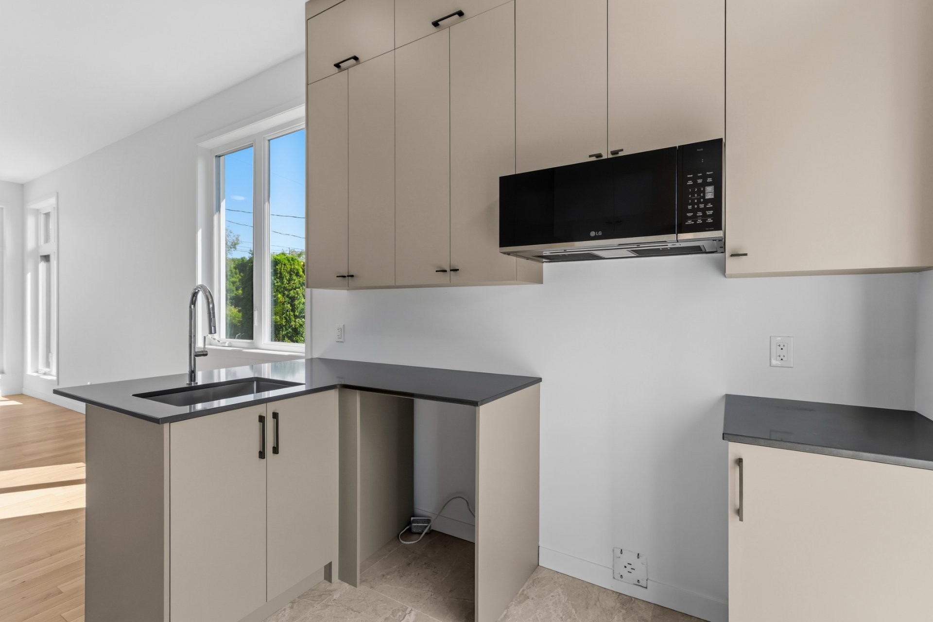 









8


Rue Tougas

,
Châteauguay,




QC
J6J2Z4

