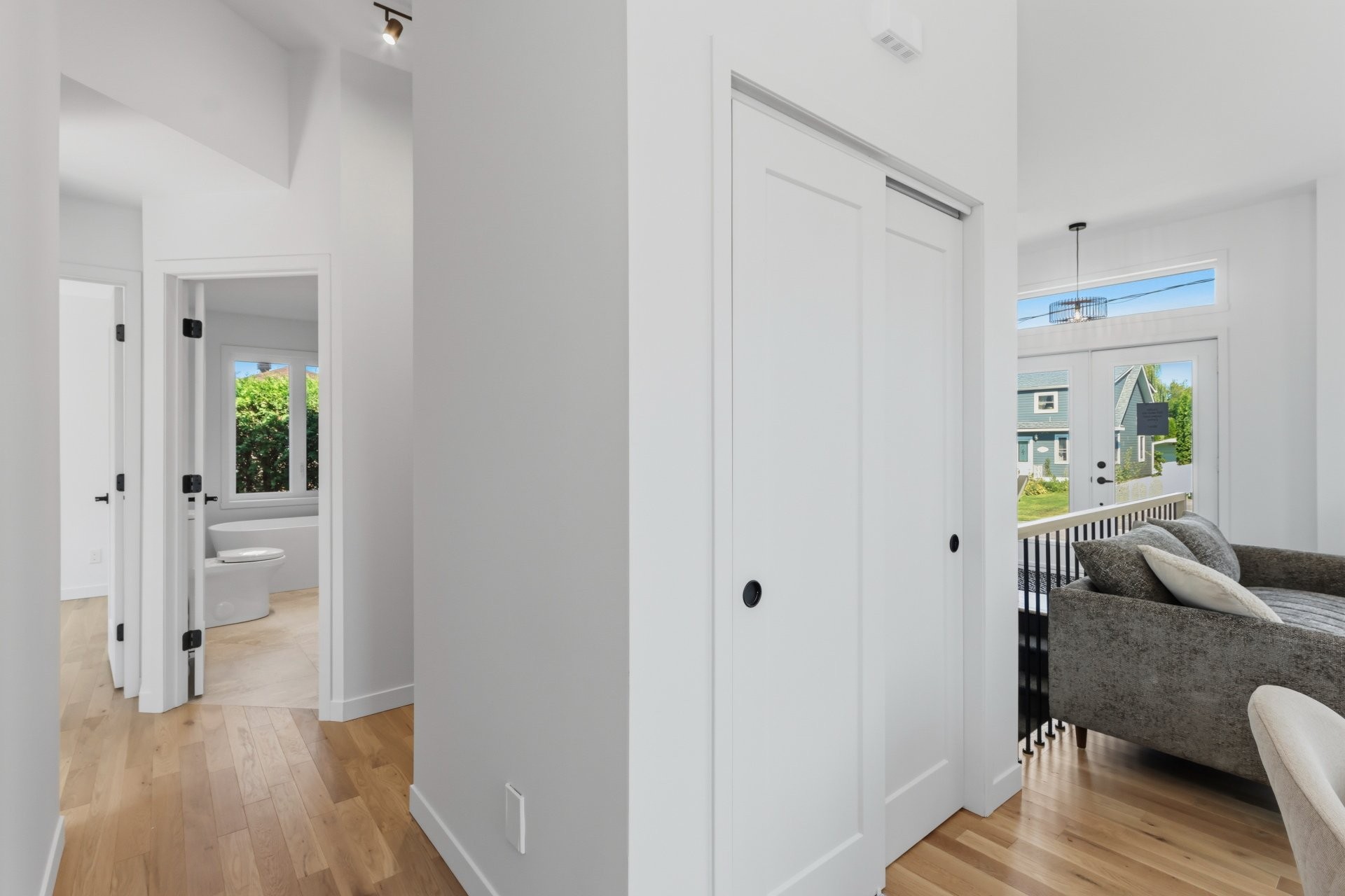 









8


Rue Tougas

,
Châteauguay,




QC
J6J2Z4

