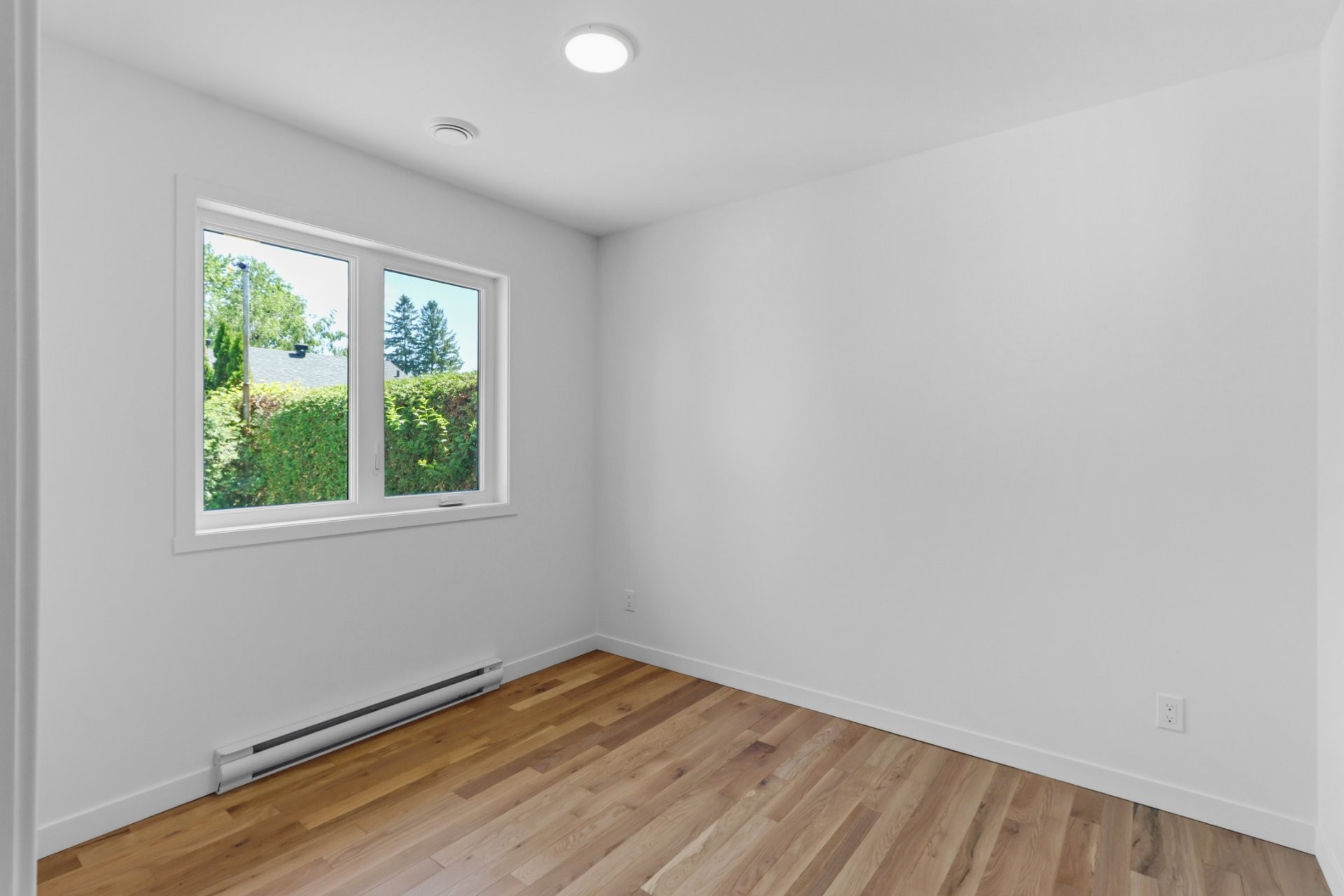 









8


Rue Tougas

,
Châteauguay,




QC
J6J2Z4

