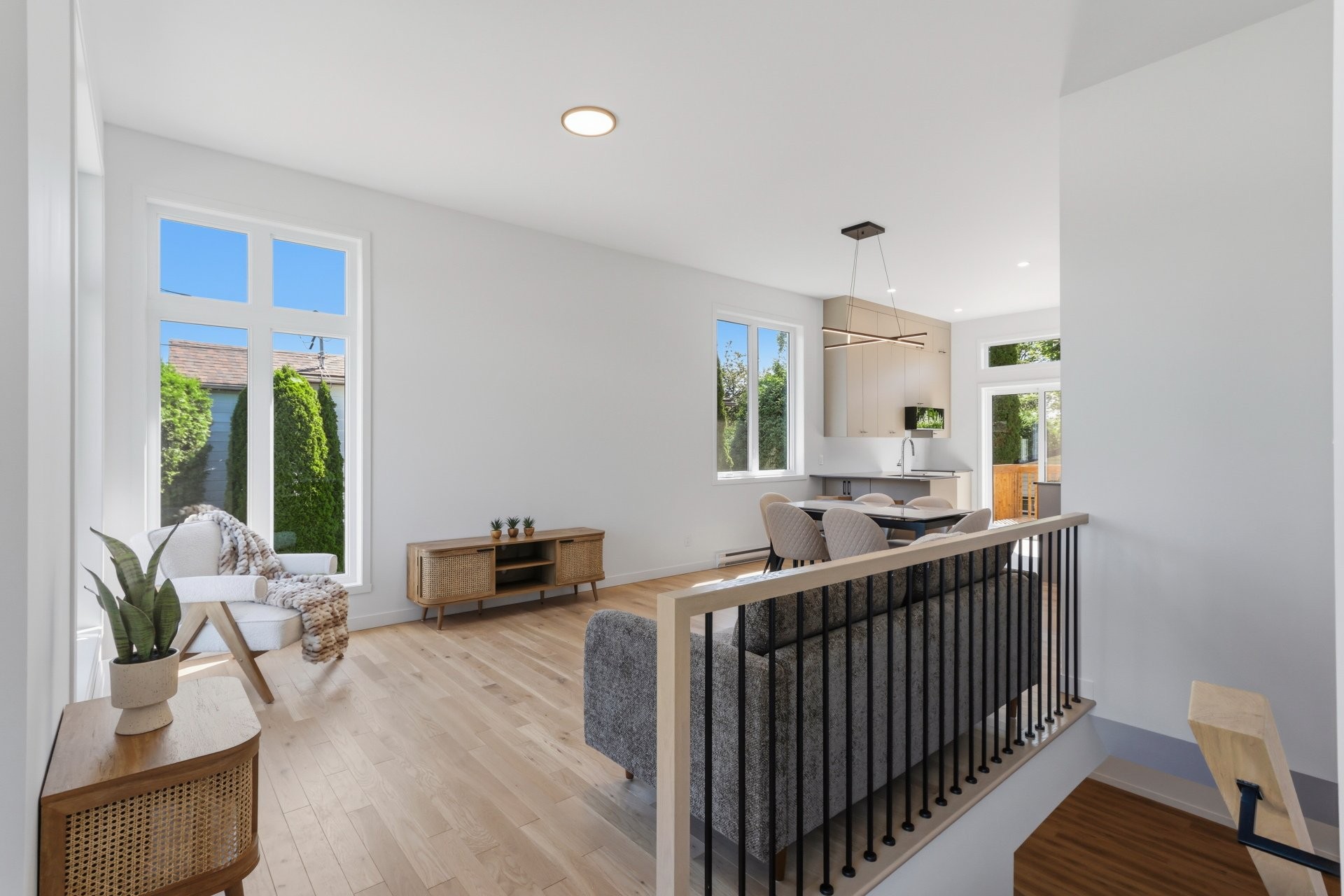 









8


Rue Tougas

,
Châteauguay,




QC
J6J2Z4

