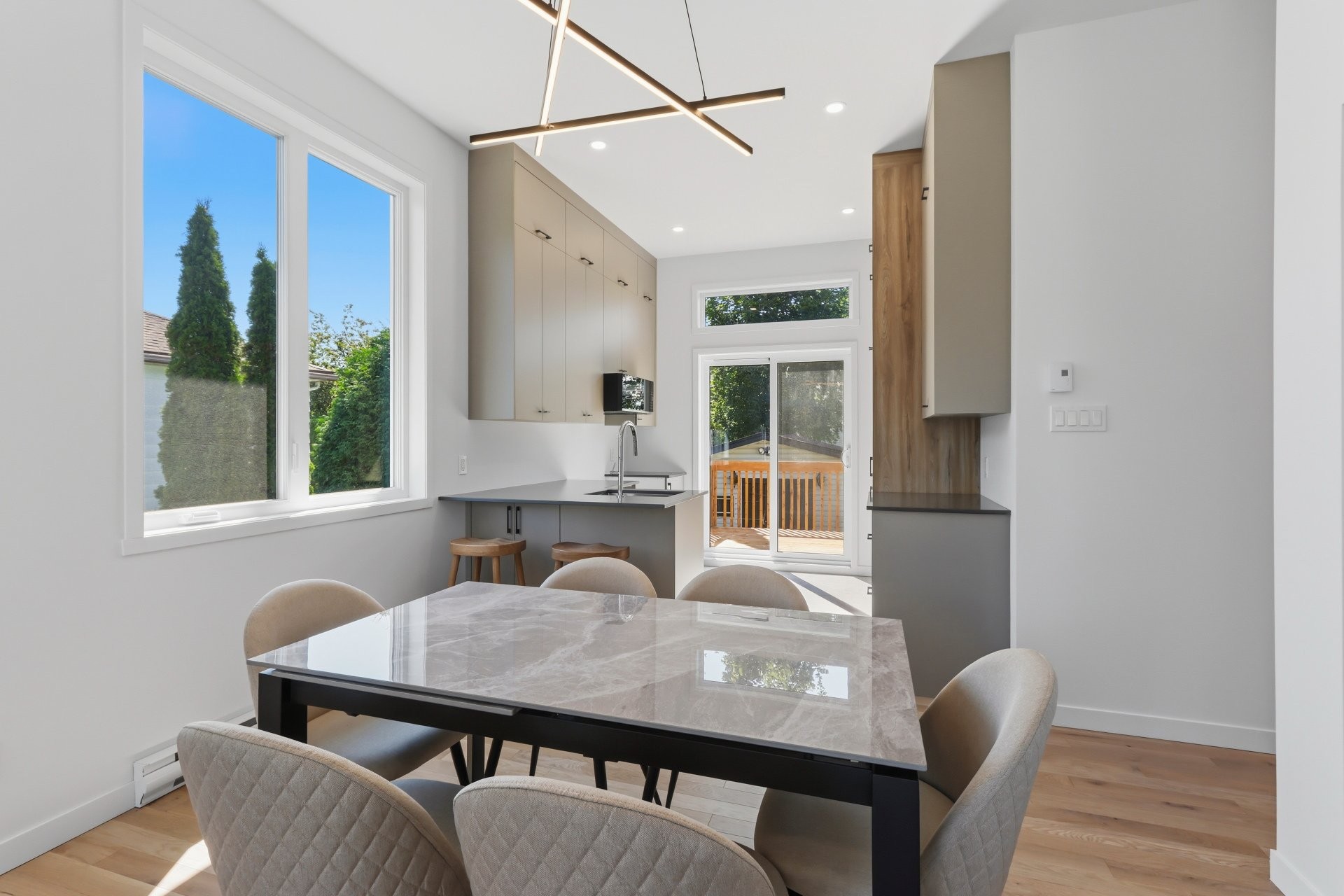 









8


Rue Tougas

,
Châteauguay,




QC
J6J2Z4

