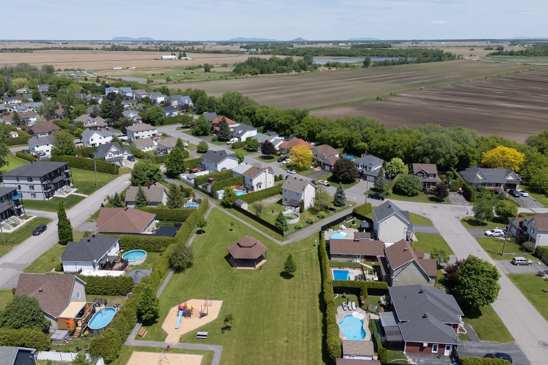 









294


Rue du Ruisseau

,
Napierville,




QC
J0J1L0

