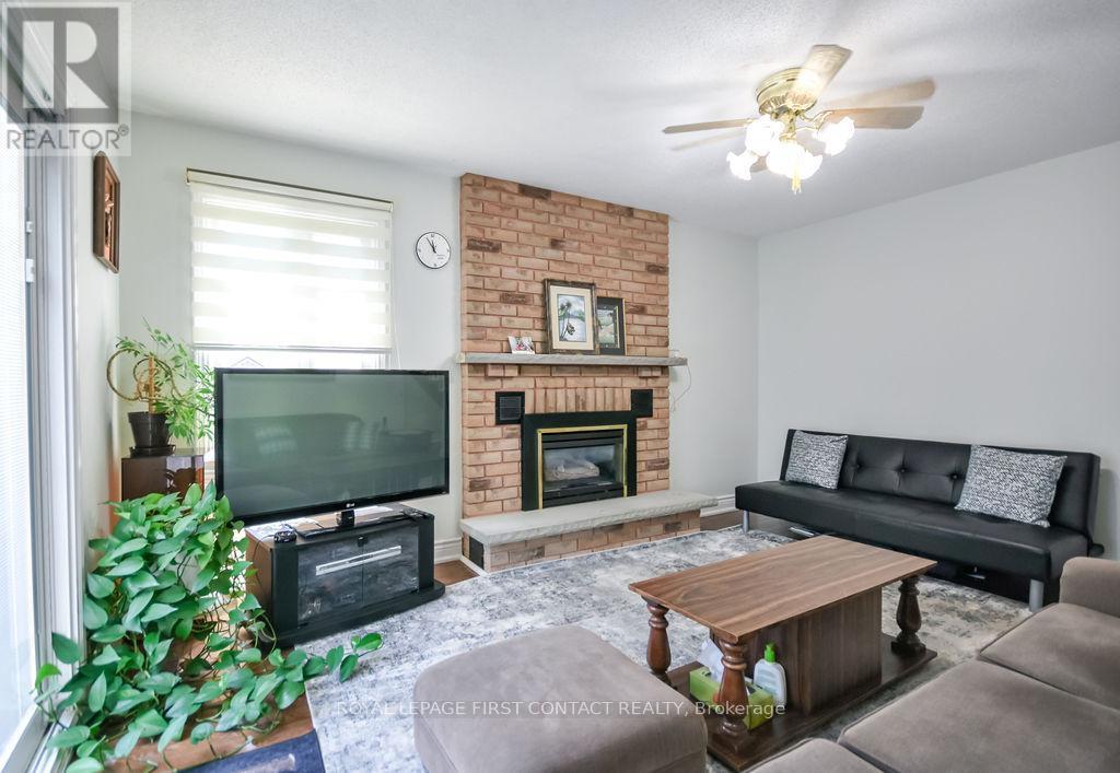 












51 CARTWRIGHT DRIVE

,
Barrie,




Ontario
L4M6G3

