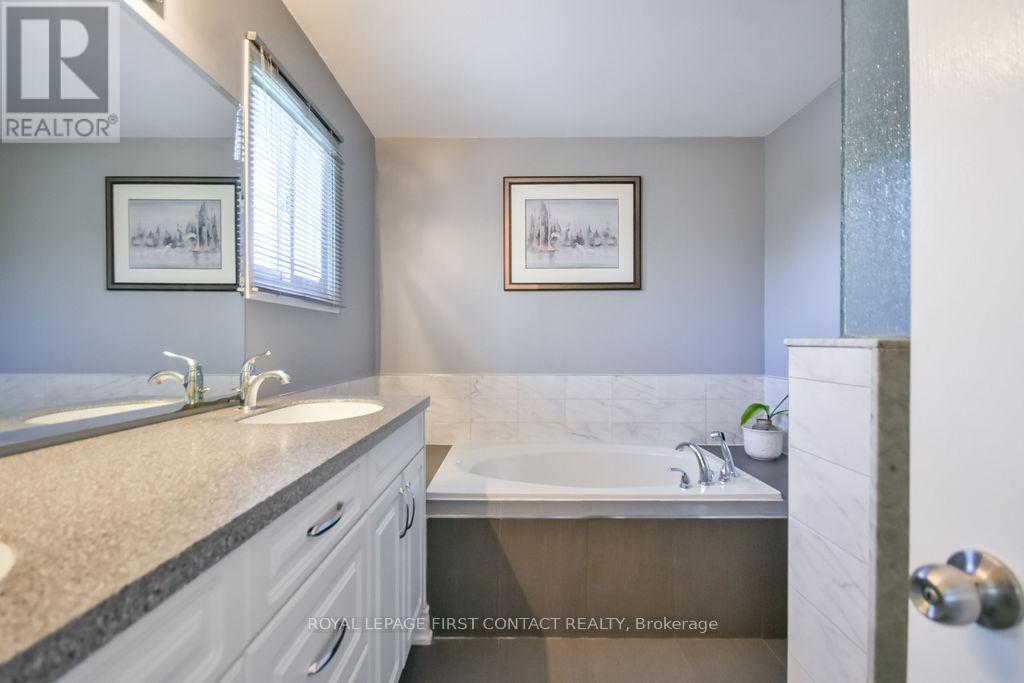 












51 CARTWRIGHT DRIVE

,
Barrie,




Ontario
L4M6G3

